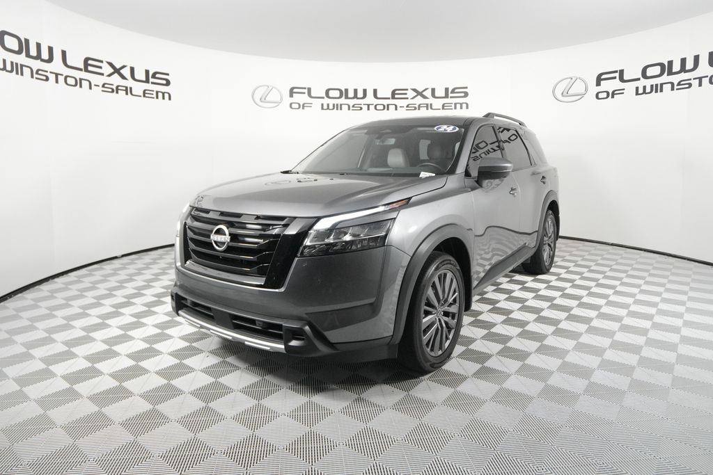 2024 Nissan Pathfinder SL