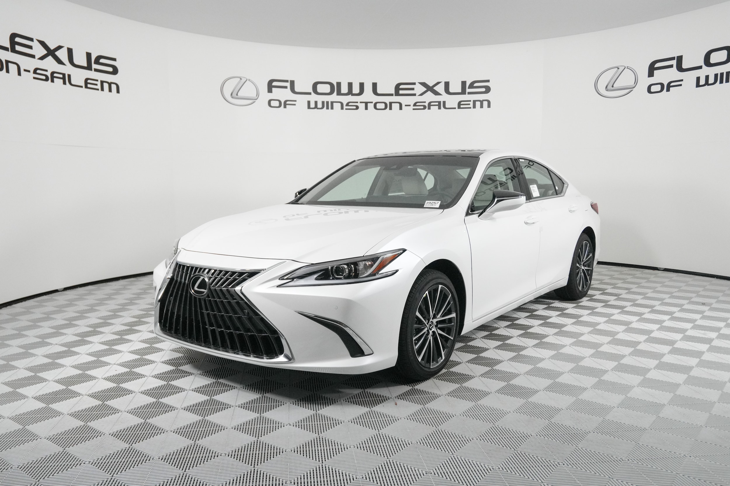 2025 Lexus ES 350's photo