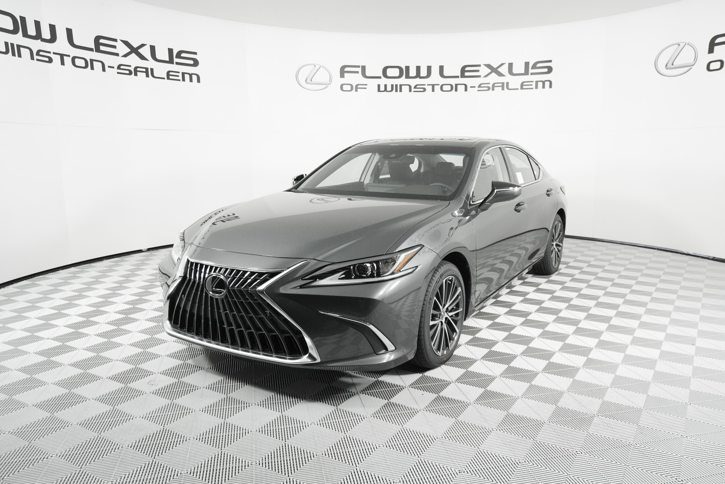 2025 Lexus ES 350's photo