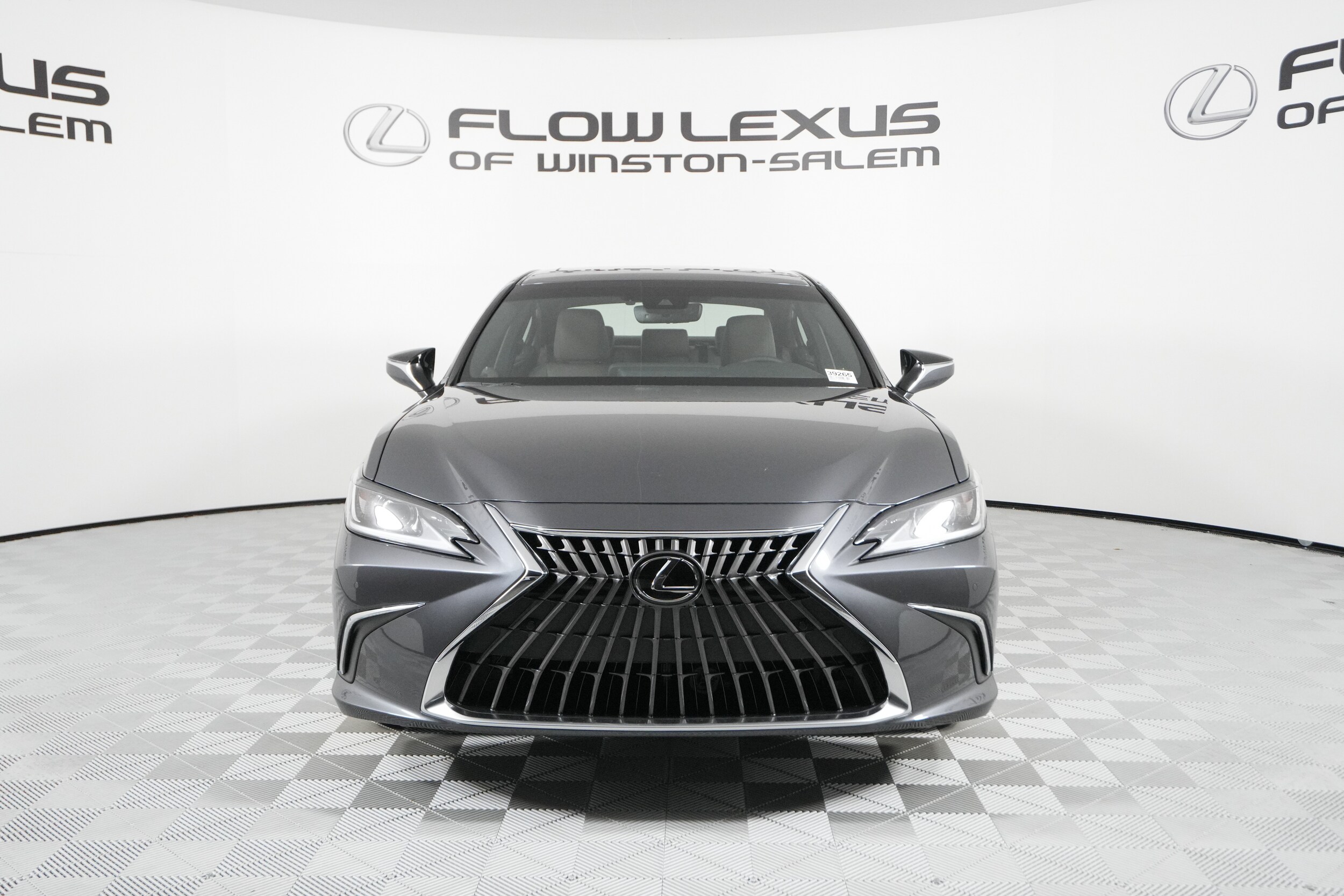 2025 Lexus ES 300h photo 2