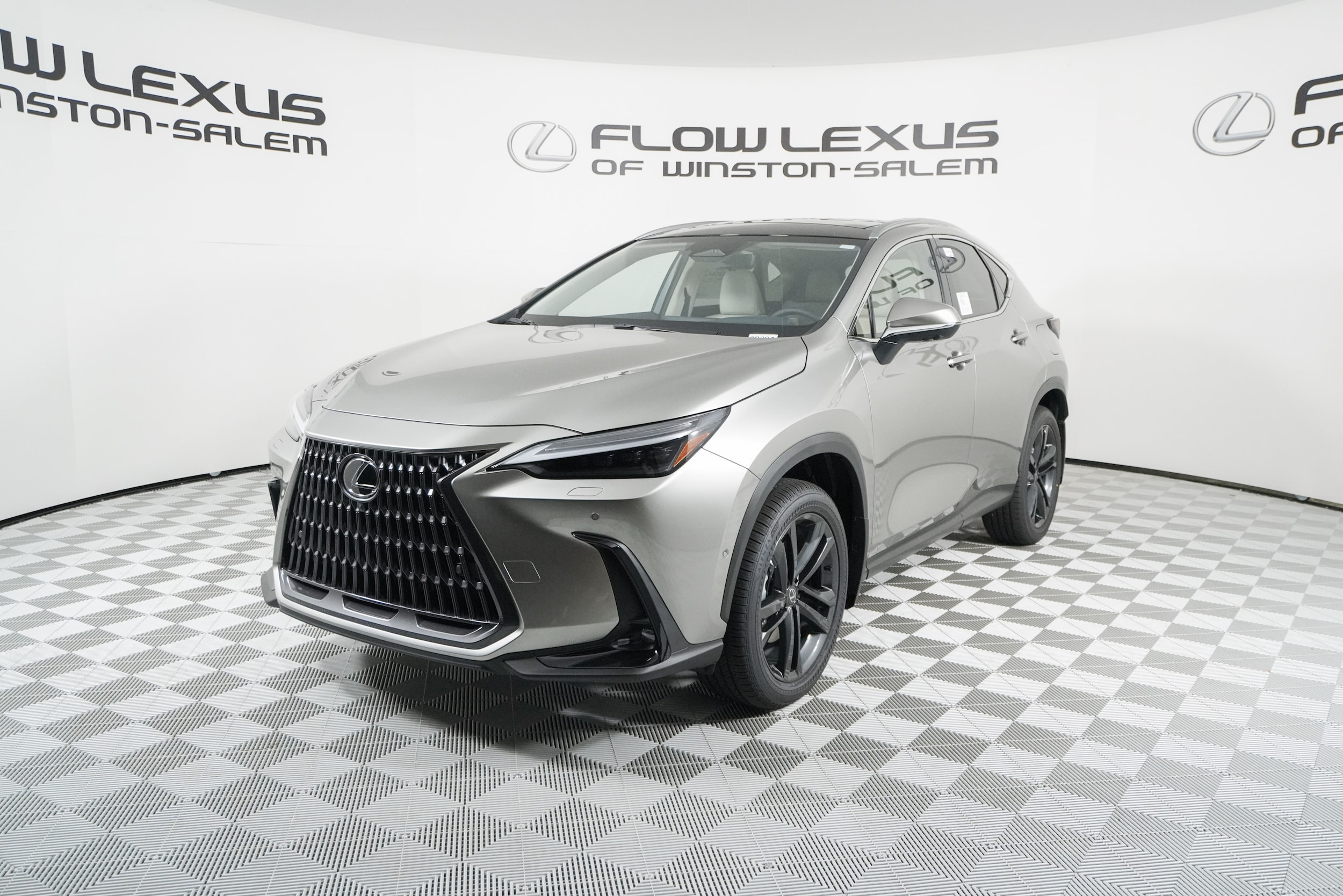2026 Lexus NX PHEV 450h+'s photo