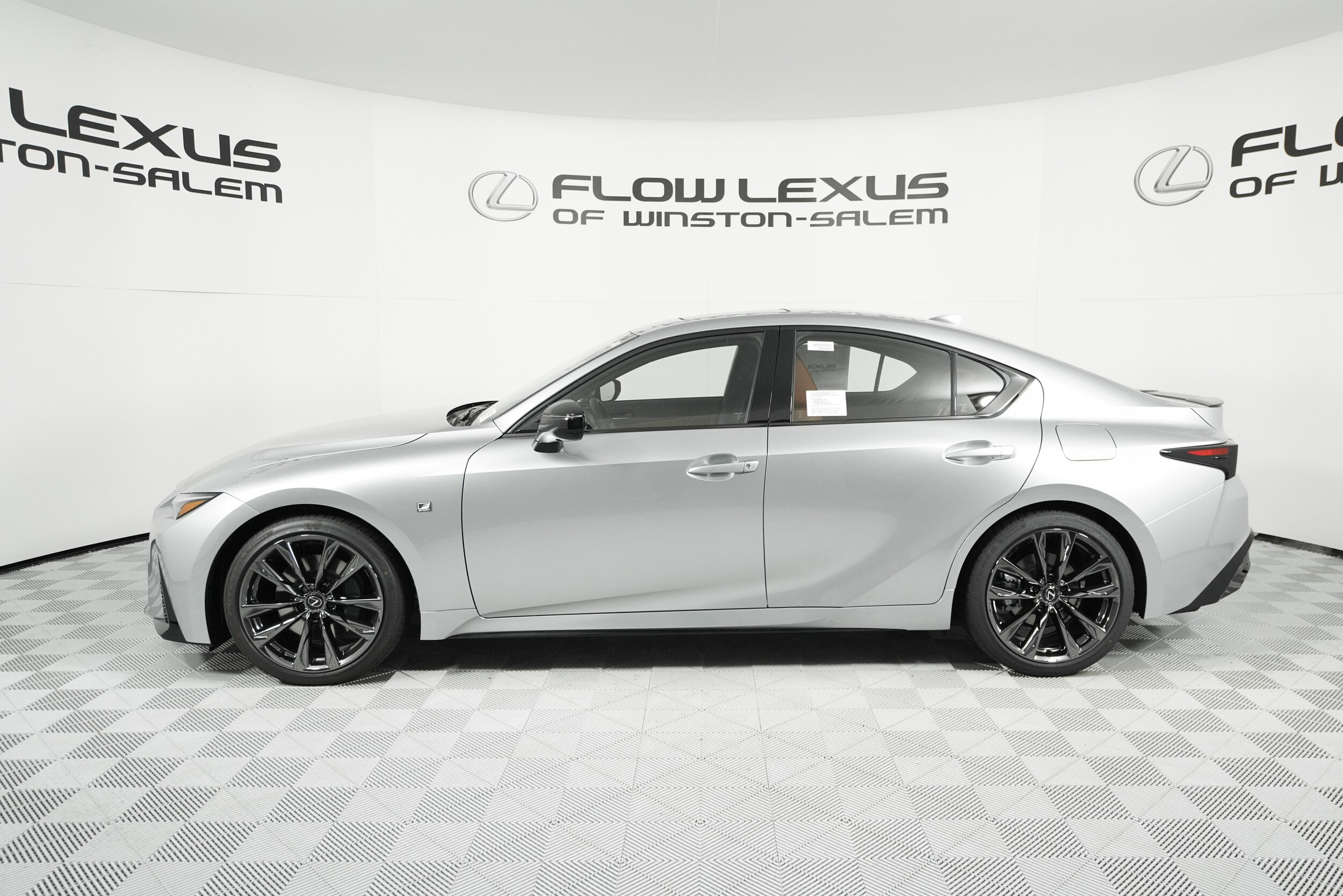 2025 Lexus IS 350 F SPORT photo 4