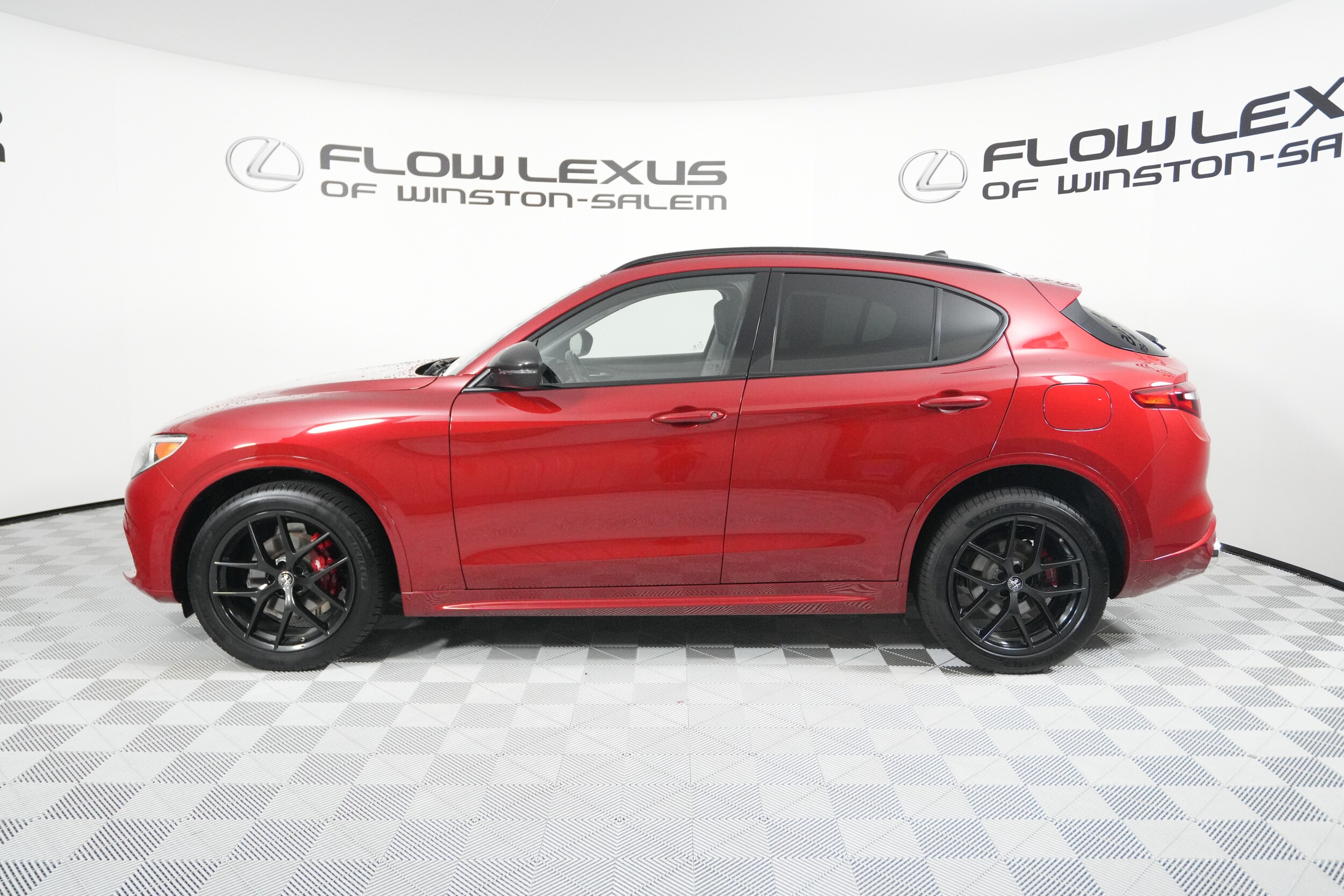 2021 Alfa Romeo Stelvio Ti photo 4