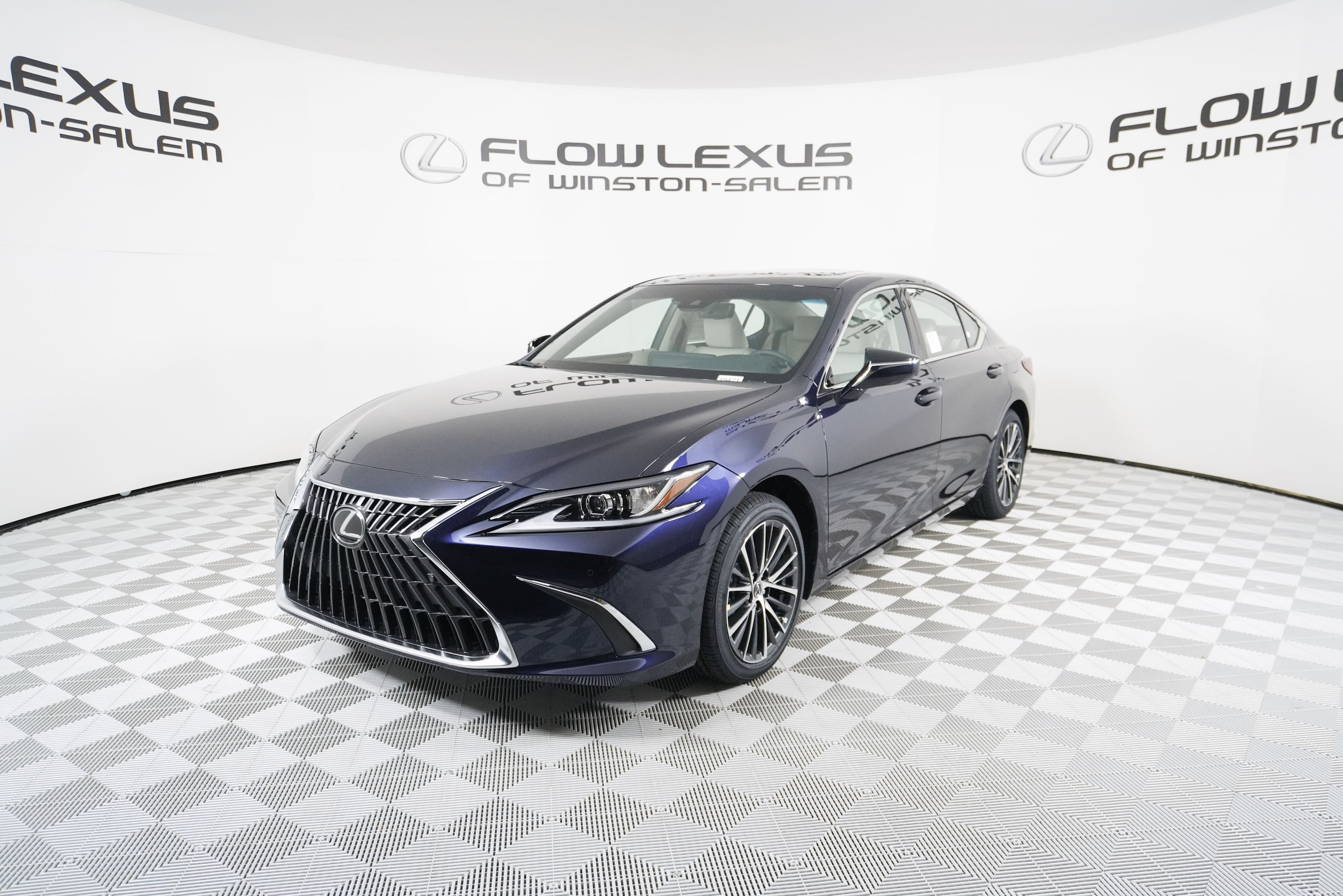 2025 Lexus ES 350's photo