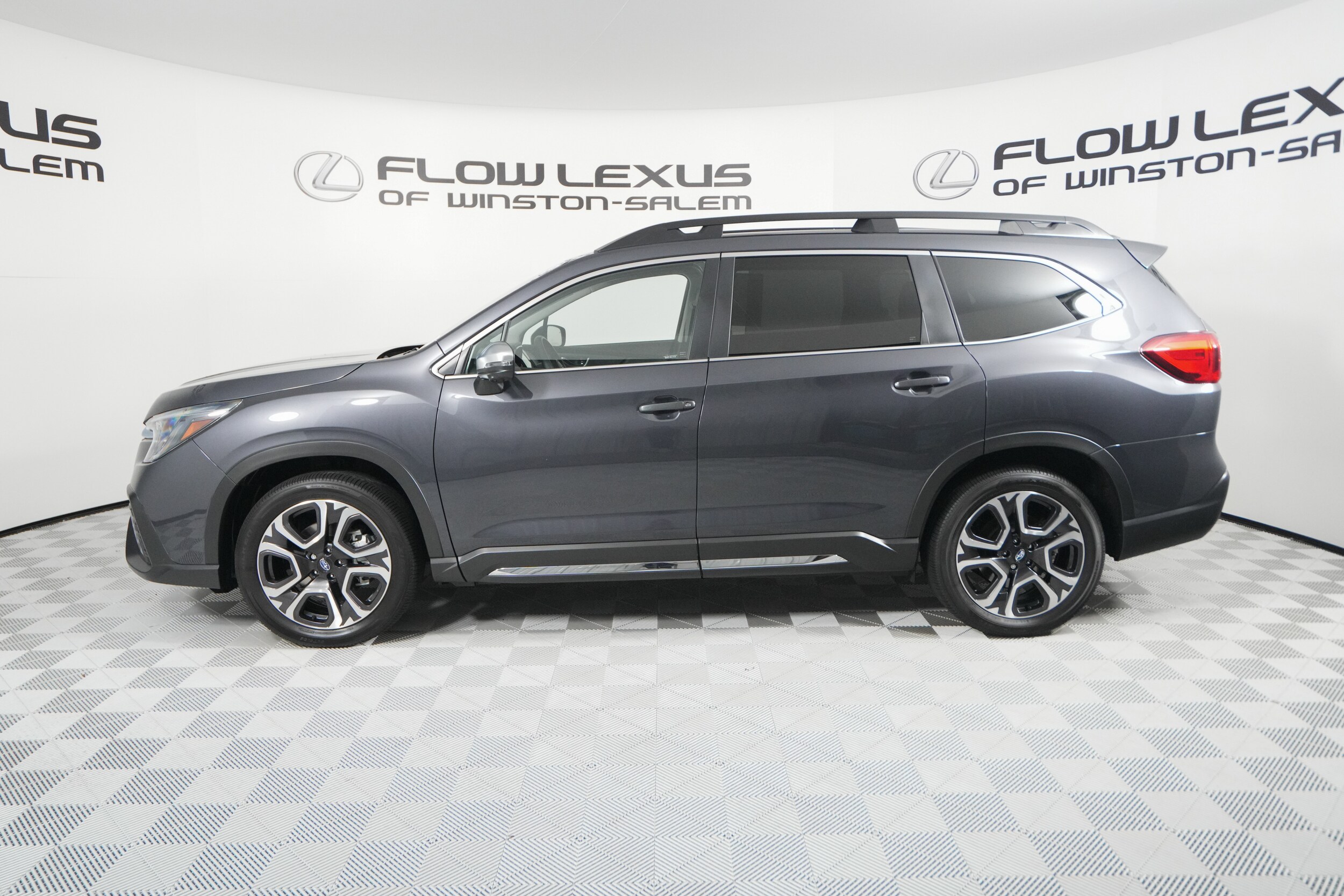 2023 Subaru Ascent Limited photo 2