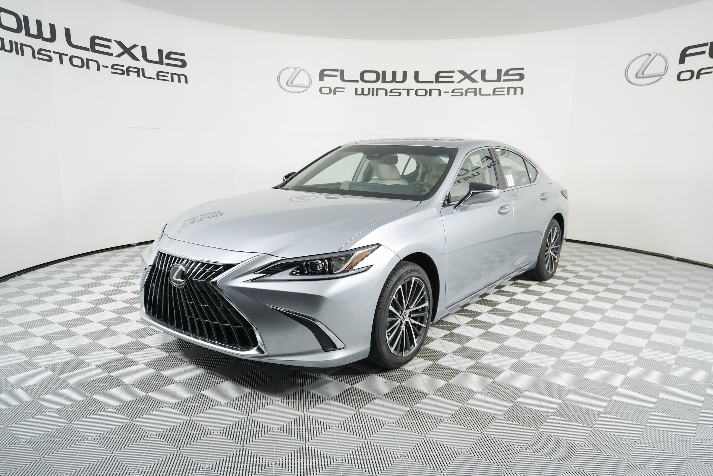 2025 Lexus ES 350's photo