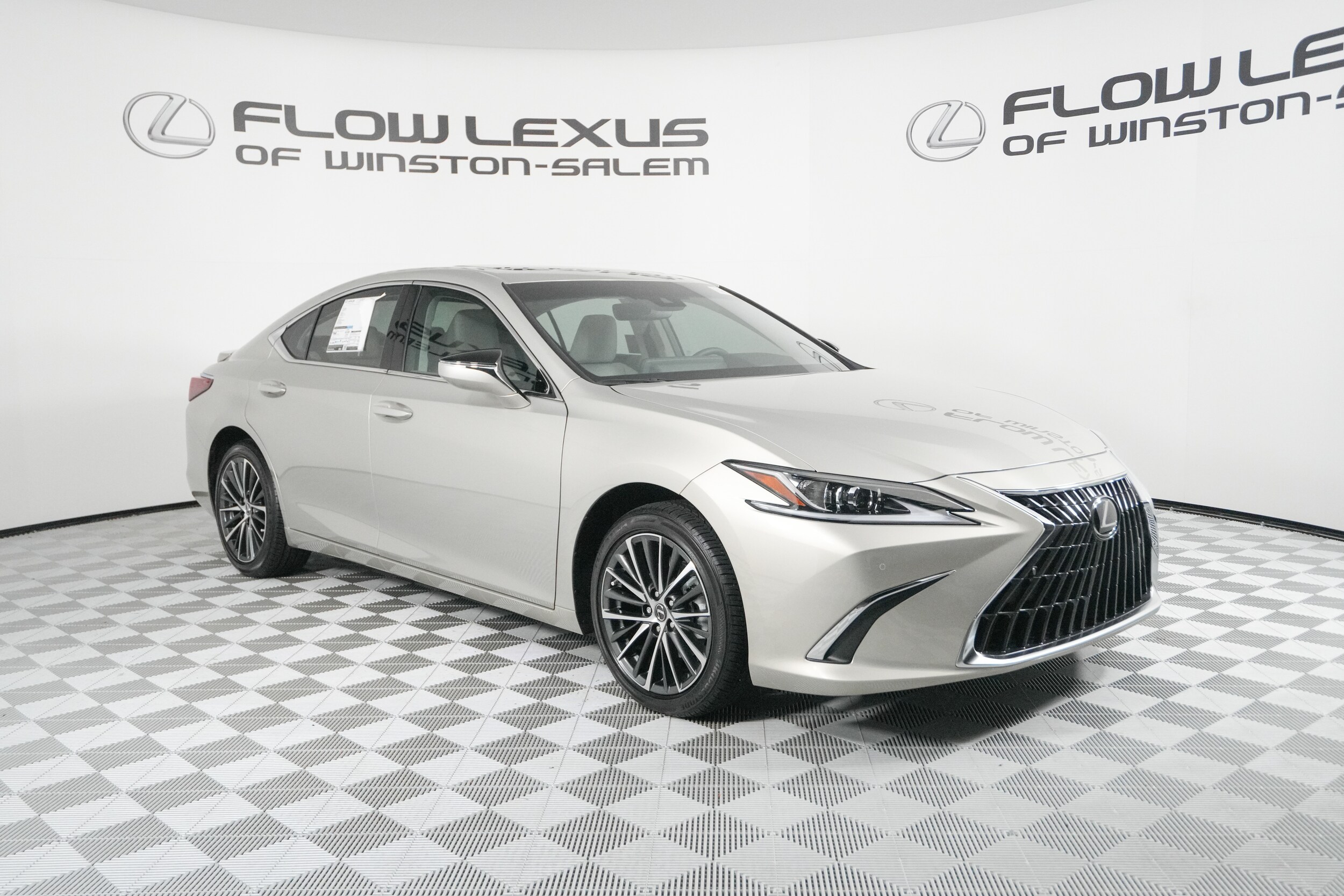 2025 Lexus ES 300h Premium photo 2