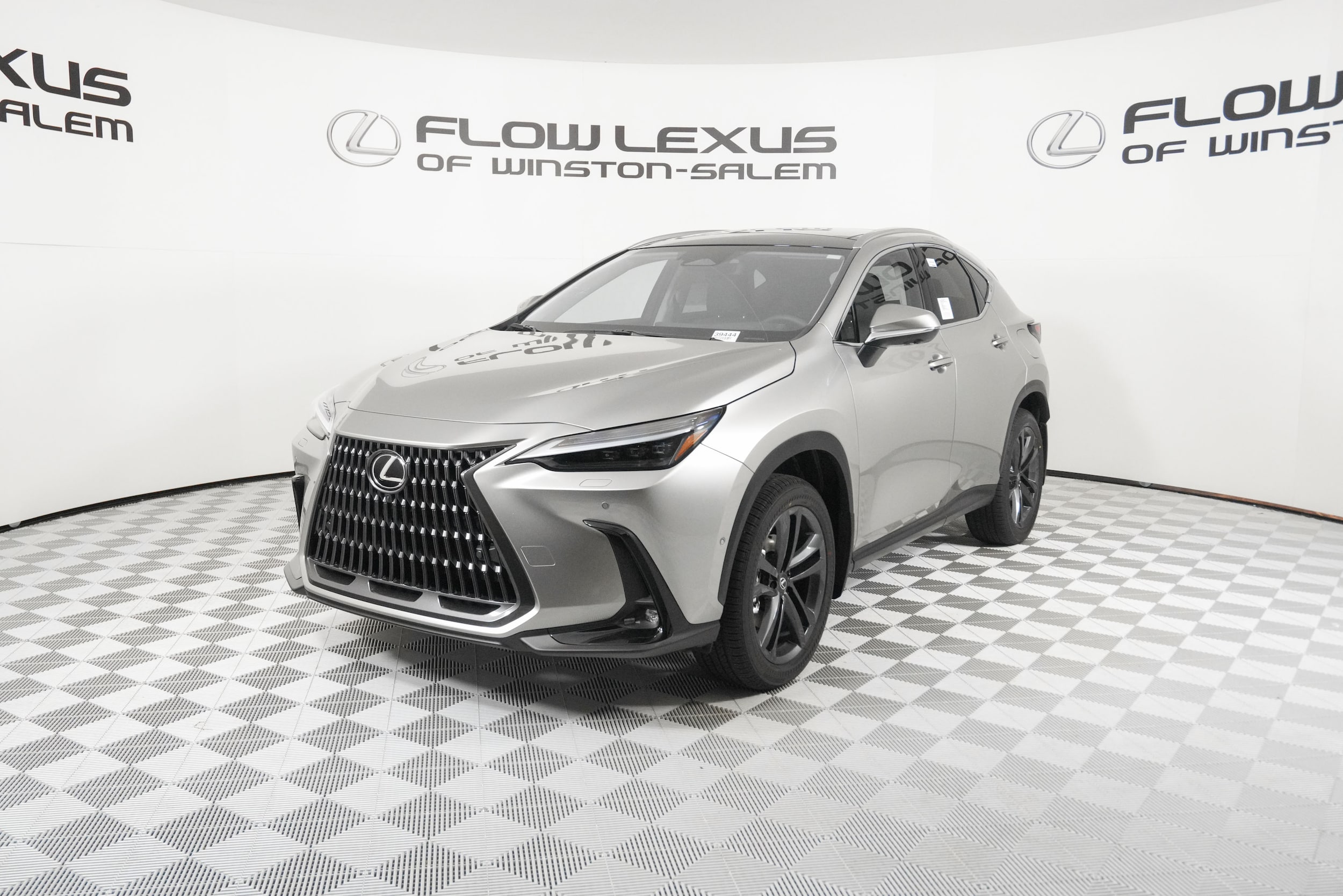 2026 Lexus NX PHEV 450h+'s photo