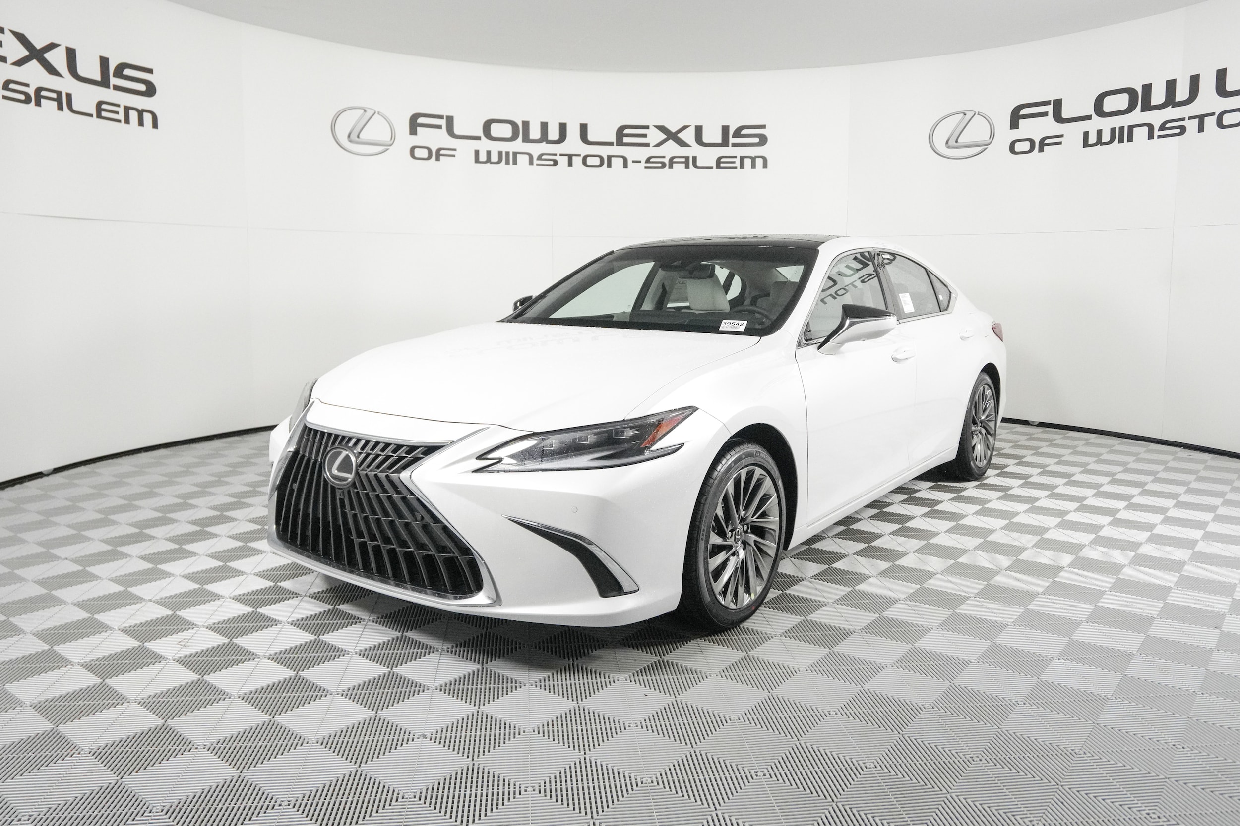 2025 Lexus ES 350 Ultra Luxury's photo