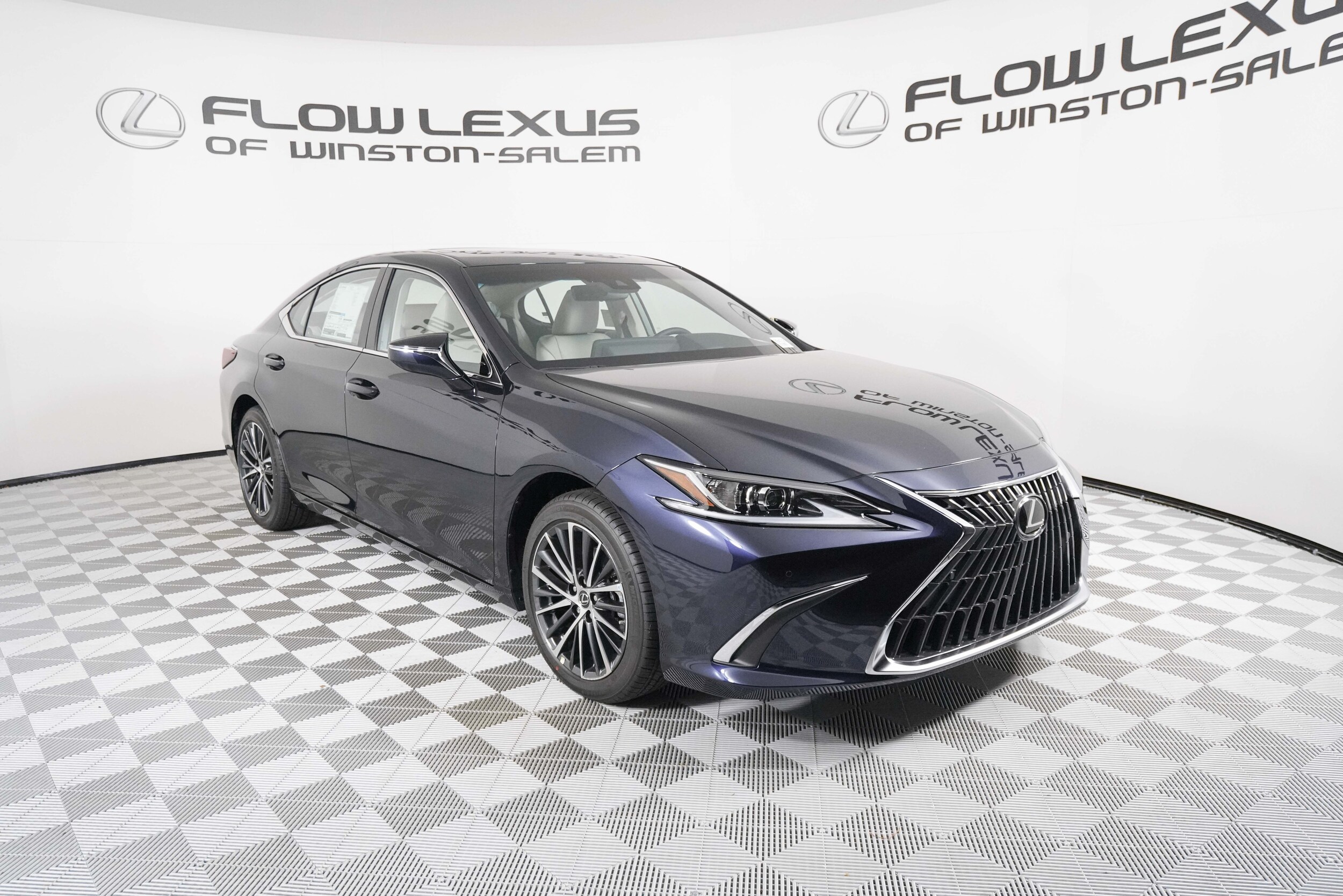 2025 Lexus ES 350 photo 3