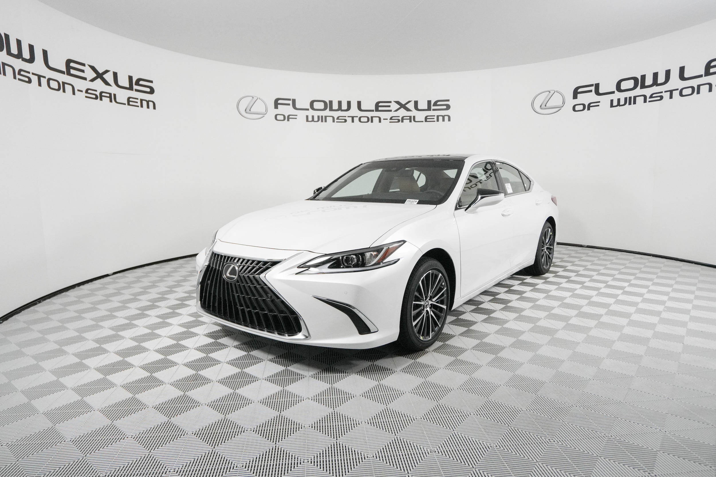 2025 Lexus ES 350's photo