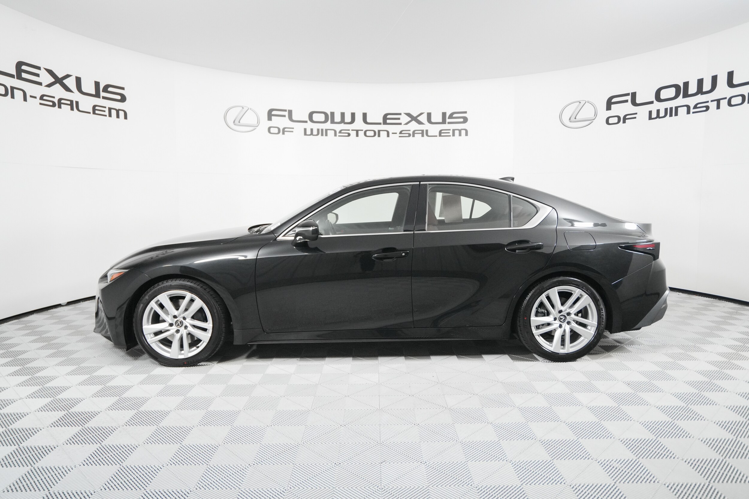 2023 Lexus IS 300 photo 2