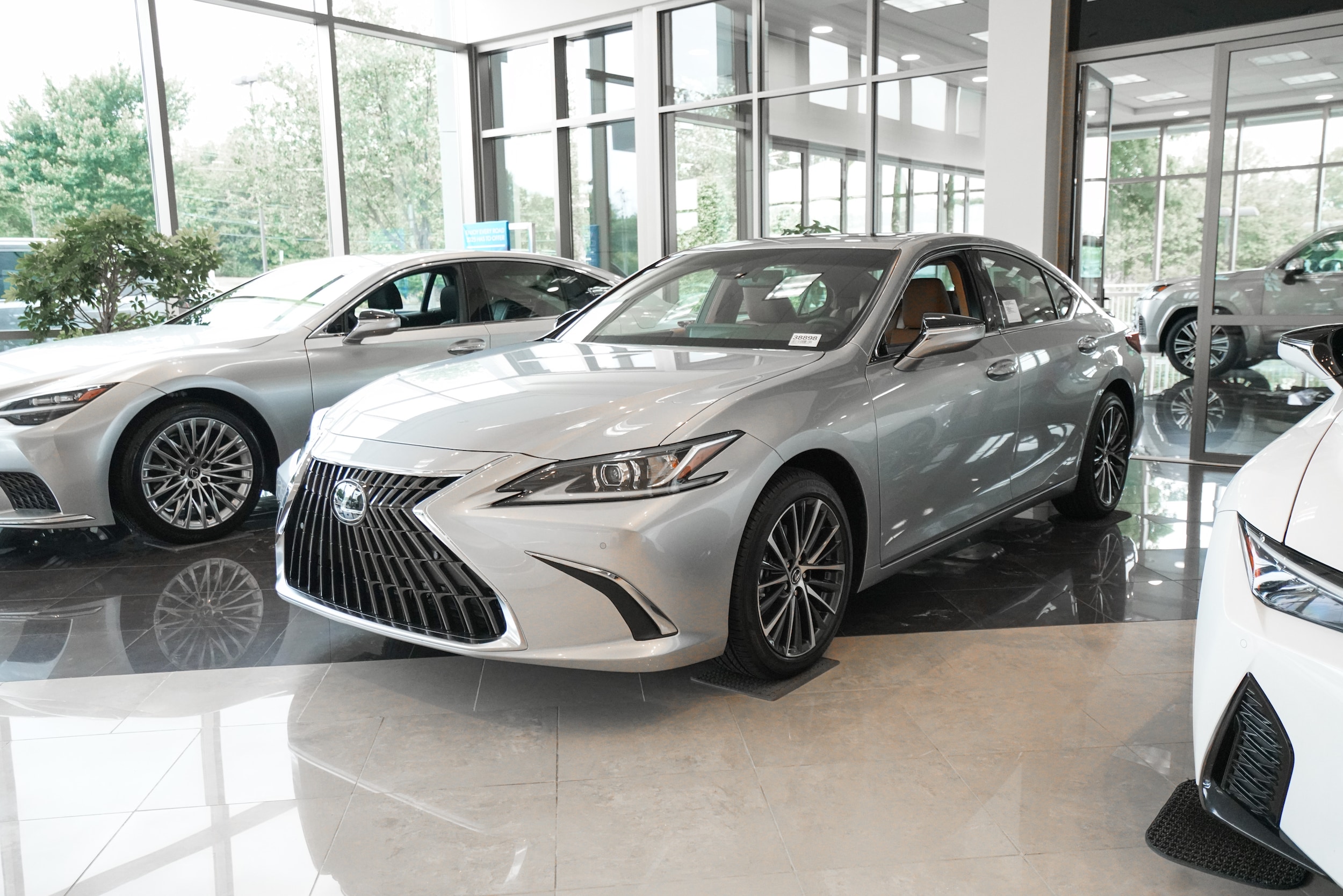 2025 Lexus ES Hybrid