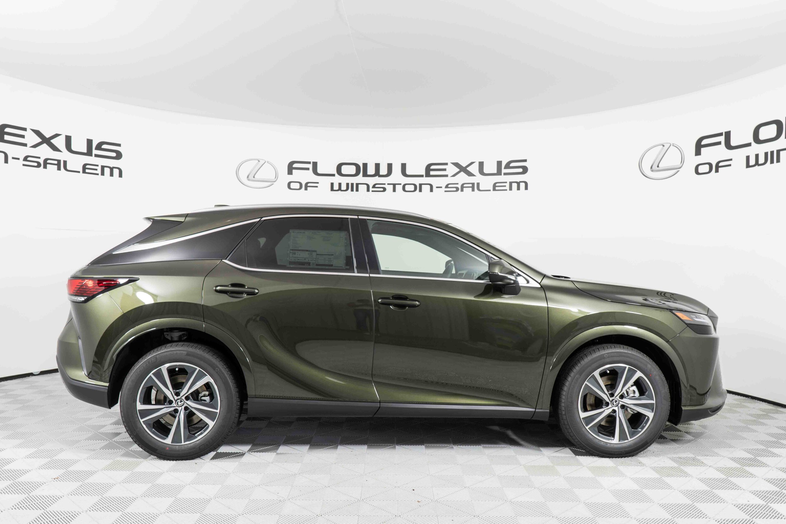 2025 Lexus RX 350h Premium AWD photo 2