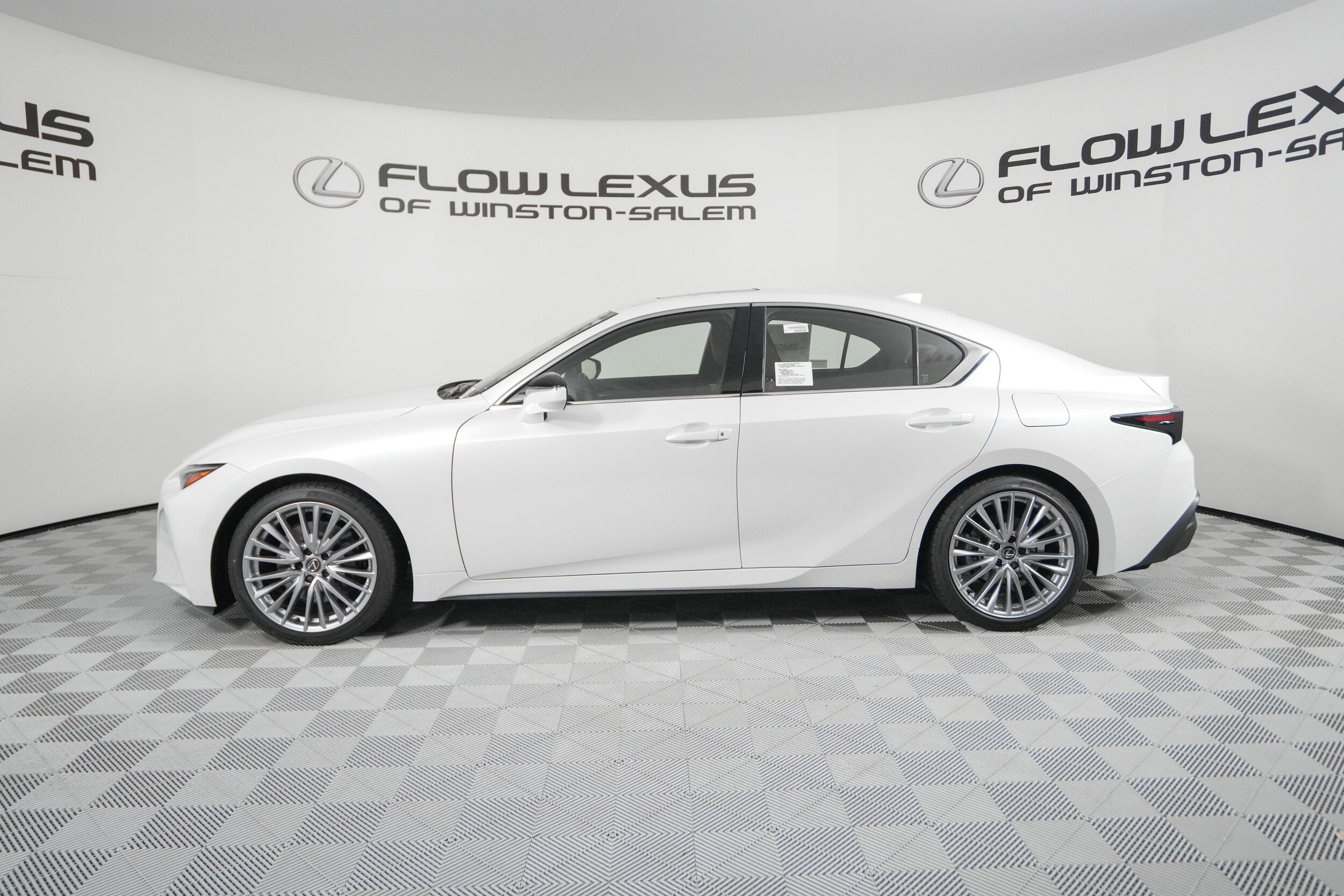 2025 Lexus IS 300 photo 4