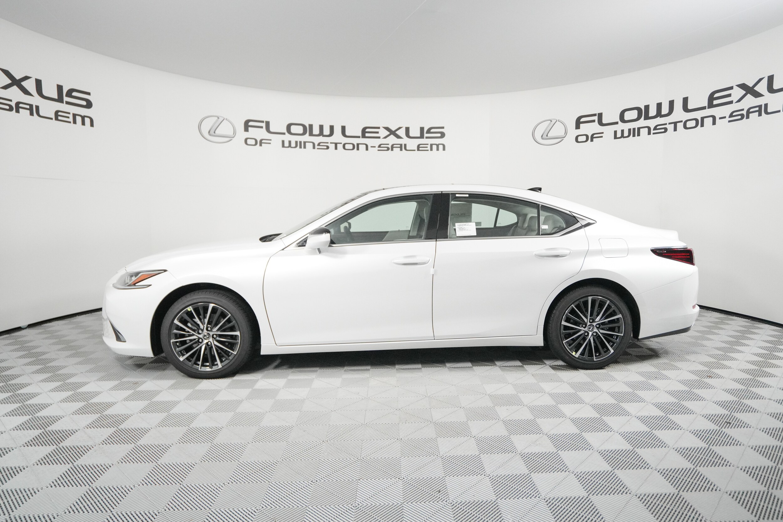 2025 Lexus ES 350 Premium photo 3