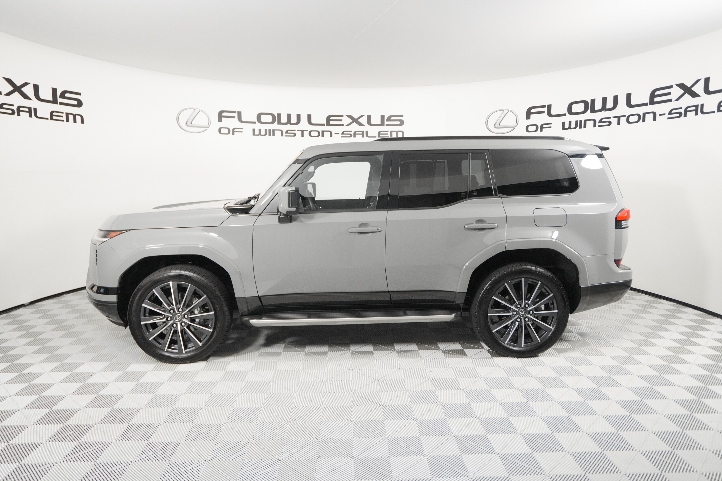 2024 Lexus GX 550 Luxury photo 4
