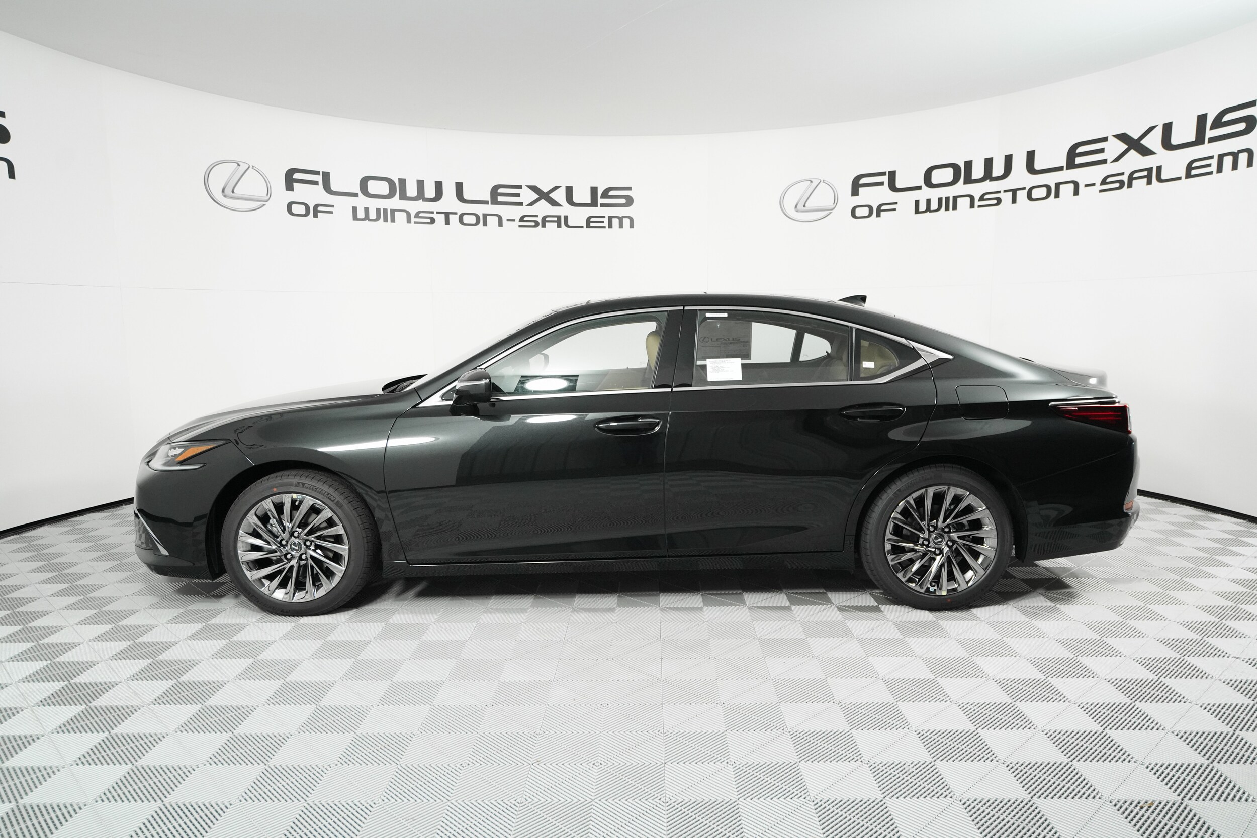 2025 Lexus ES 350 Ultra Luxury photo 4