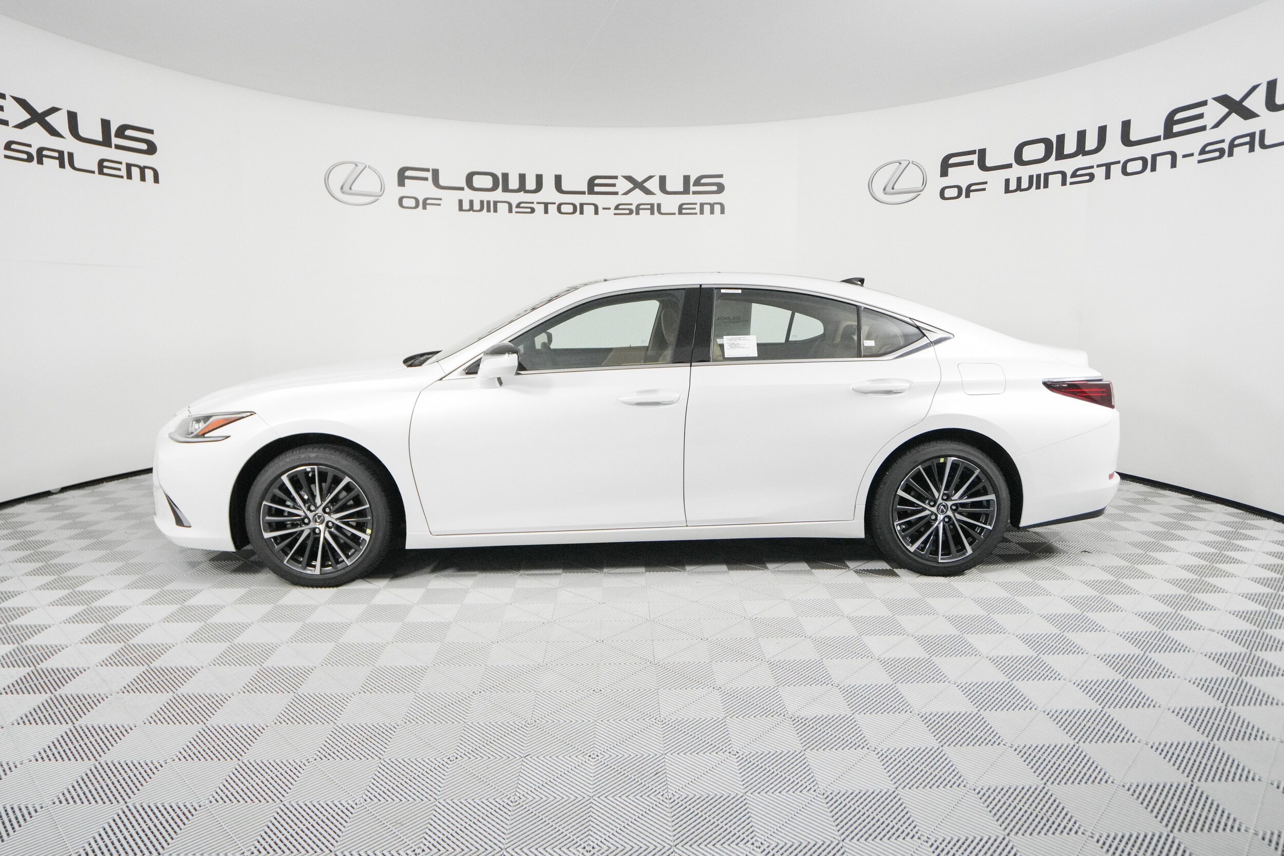 2025 Lexus ES 350 Premium photo 3