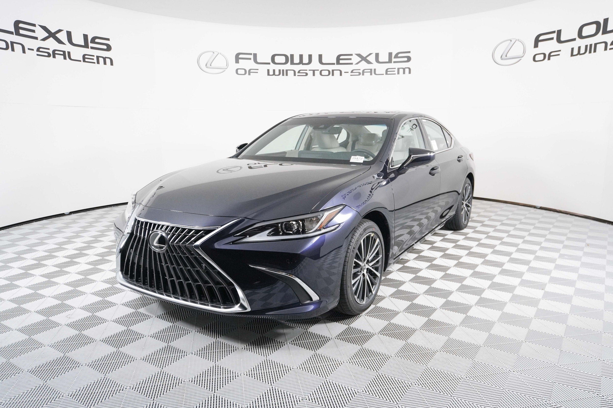 2025 Lexus ES 350's photo