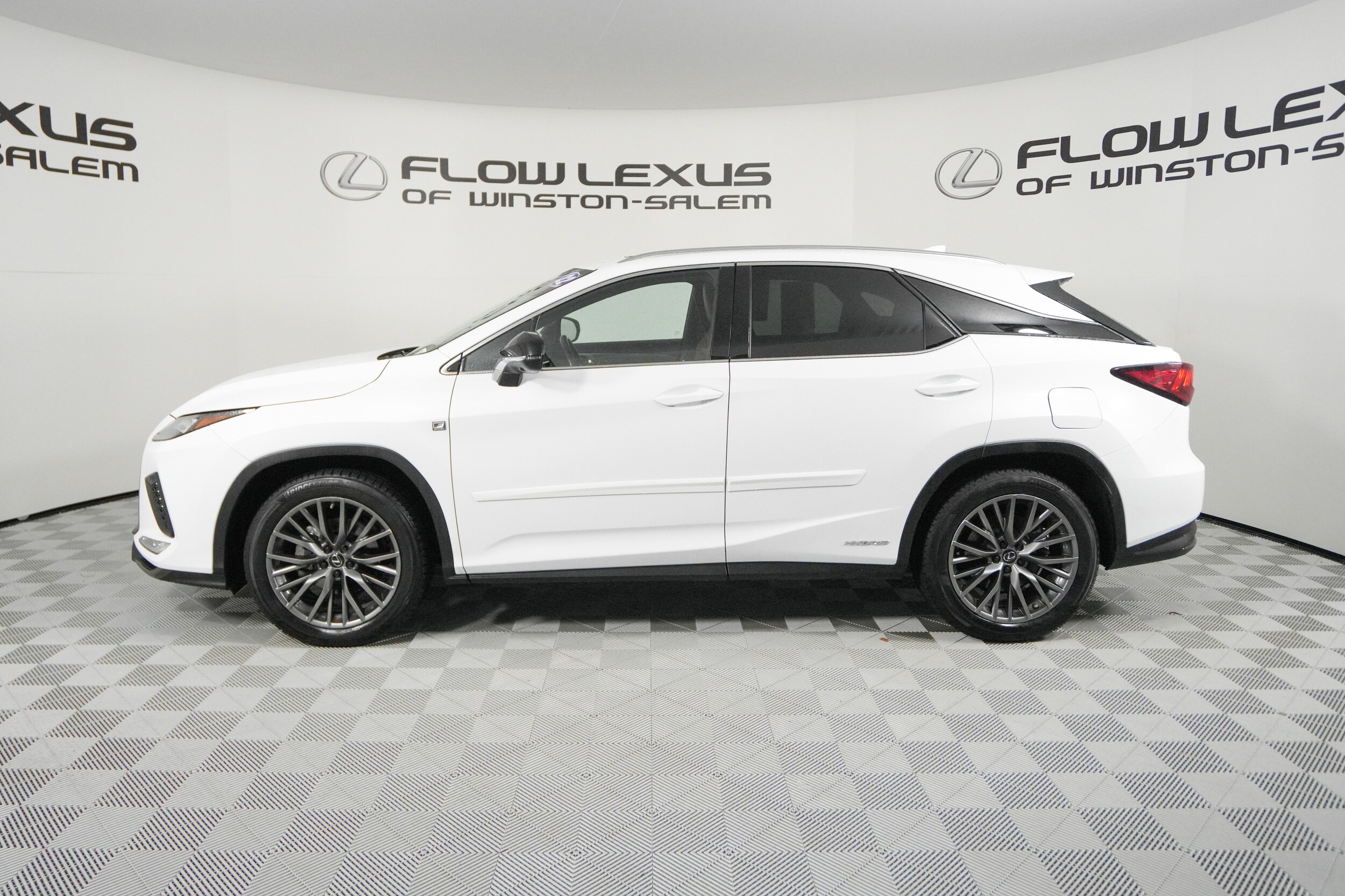 2022 Lexus RX 450h F SPORT Handling photo 3