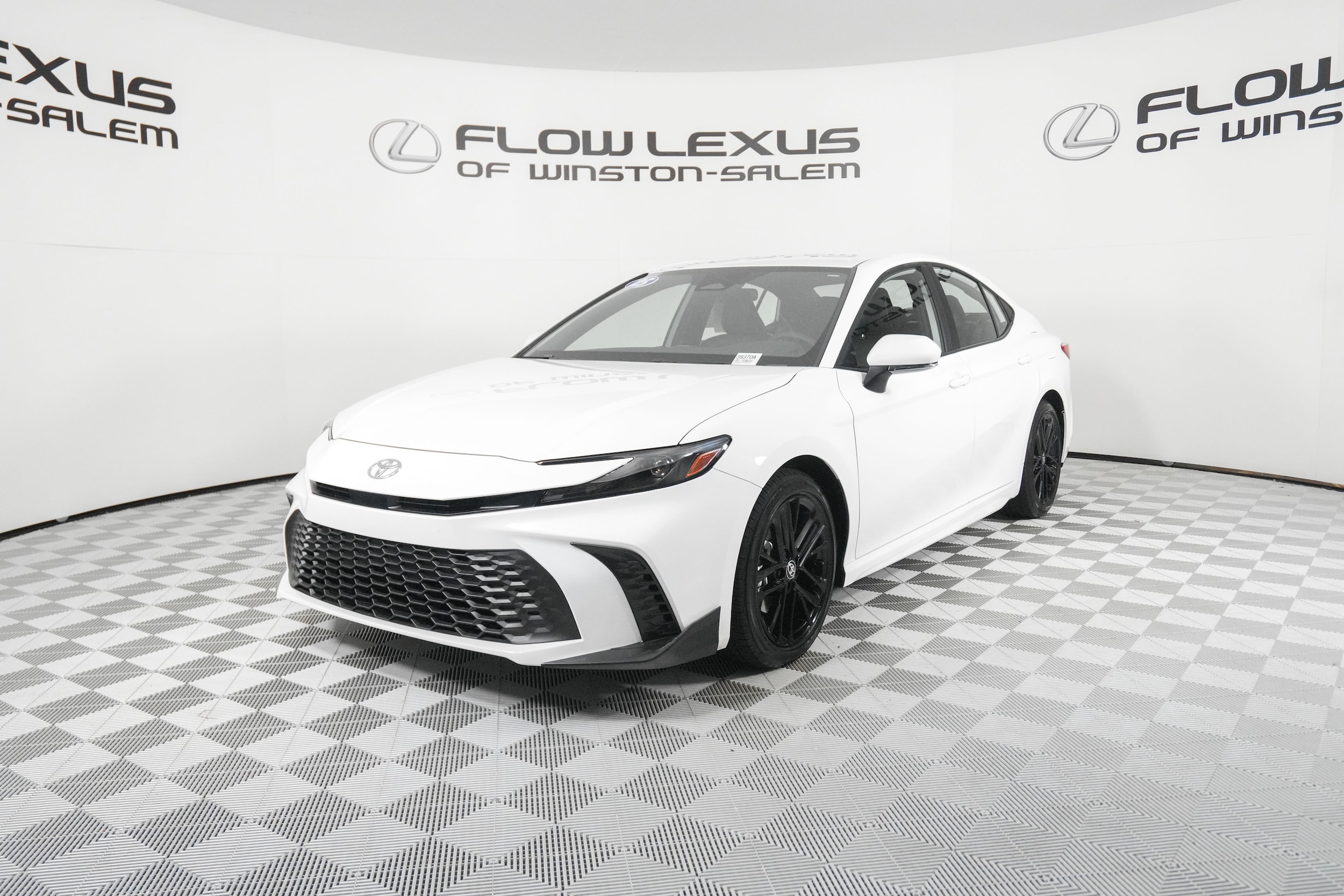 2025 Toyota Camry SE's photo