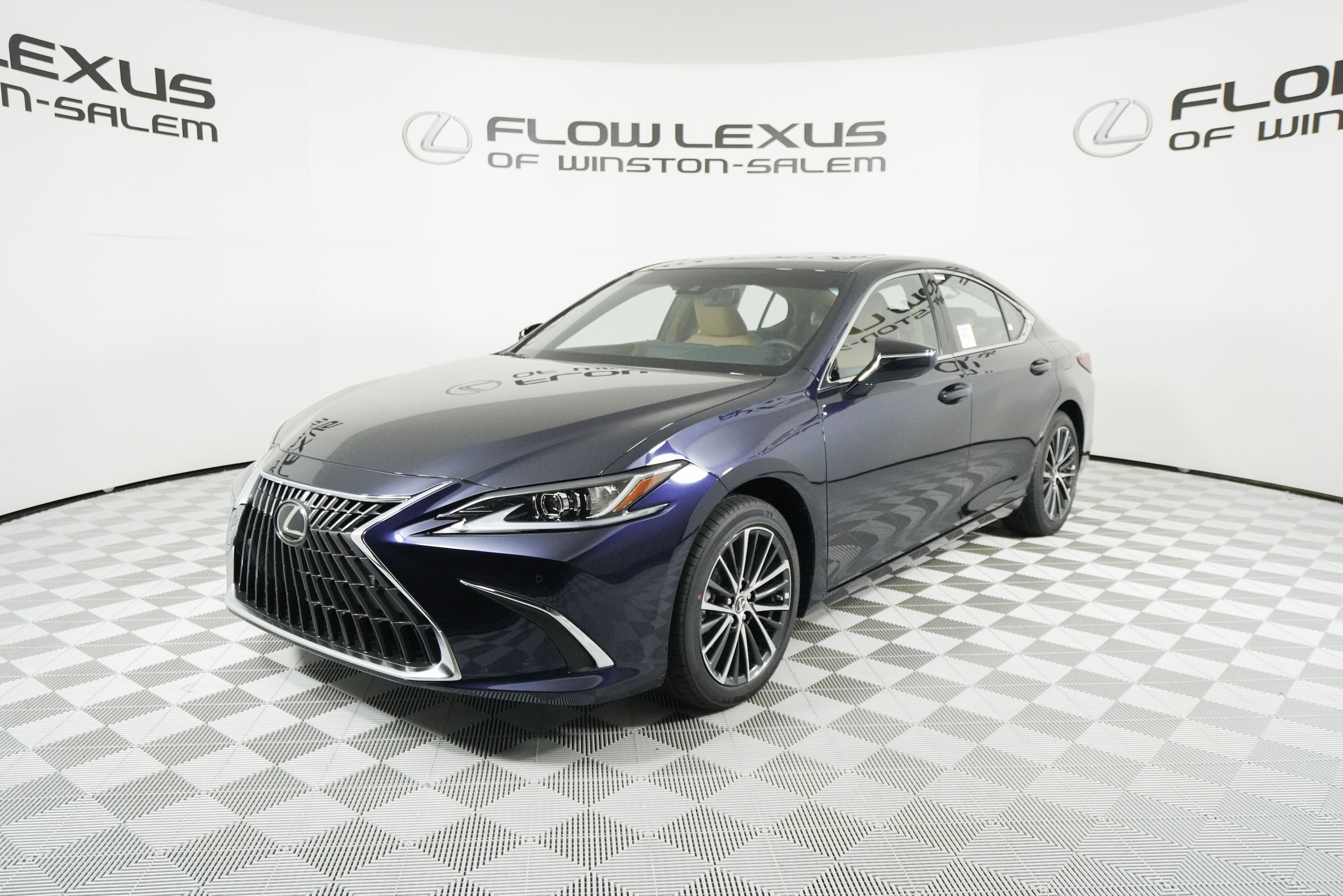 2025 Lexus ES 350's photo