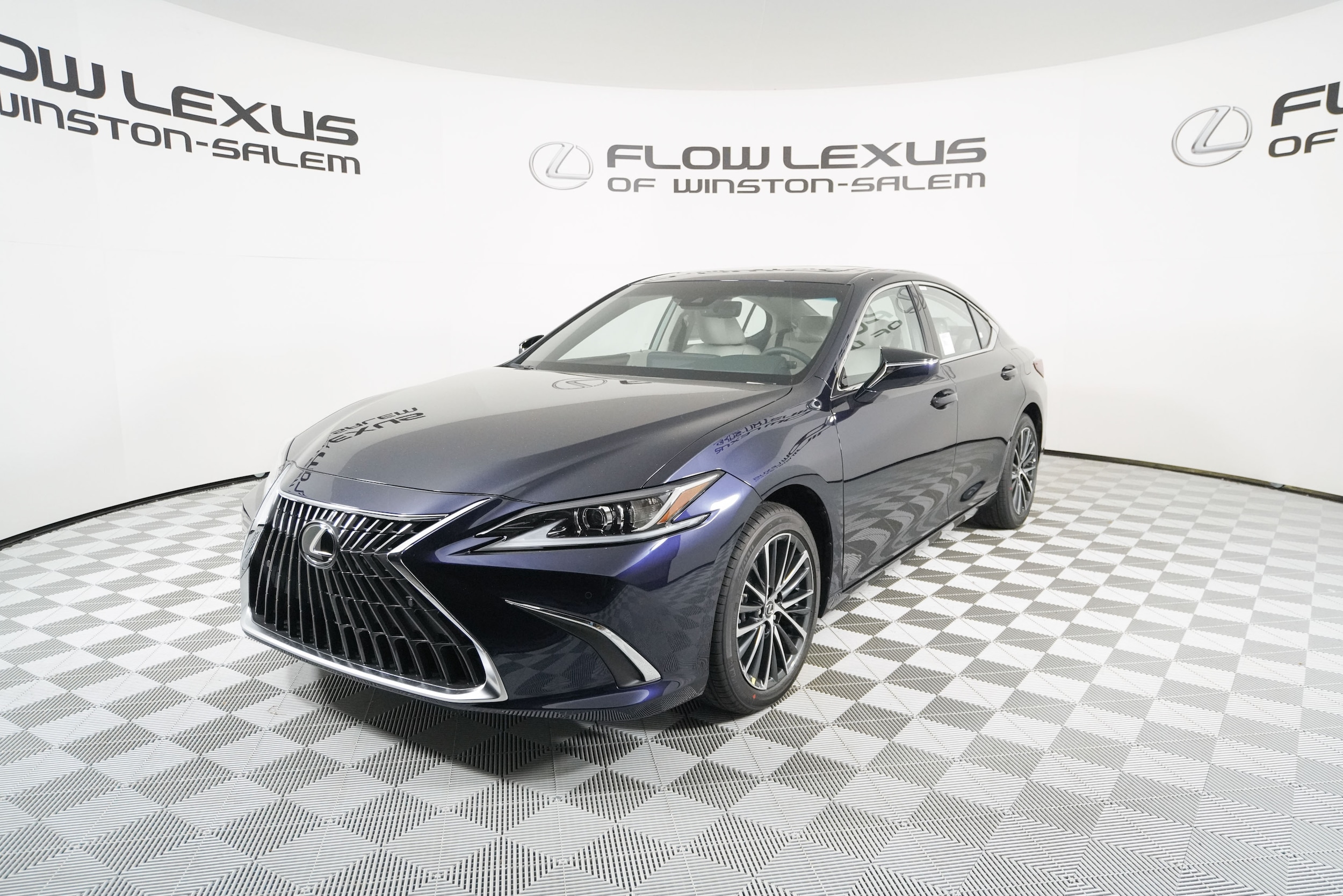 2025 Lexus ES 350's photo
