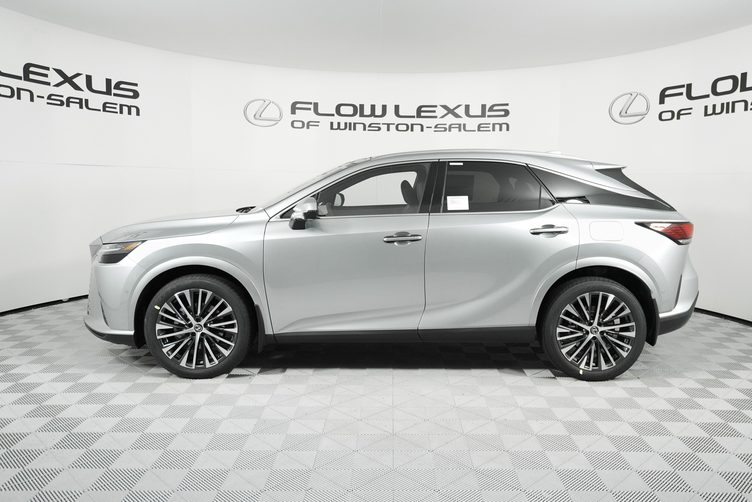 2026 Lexus RX 350h Premium photo 2