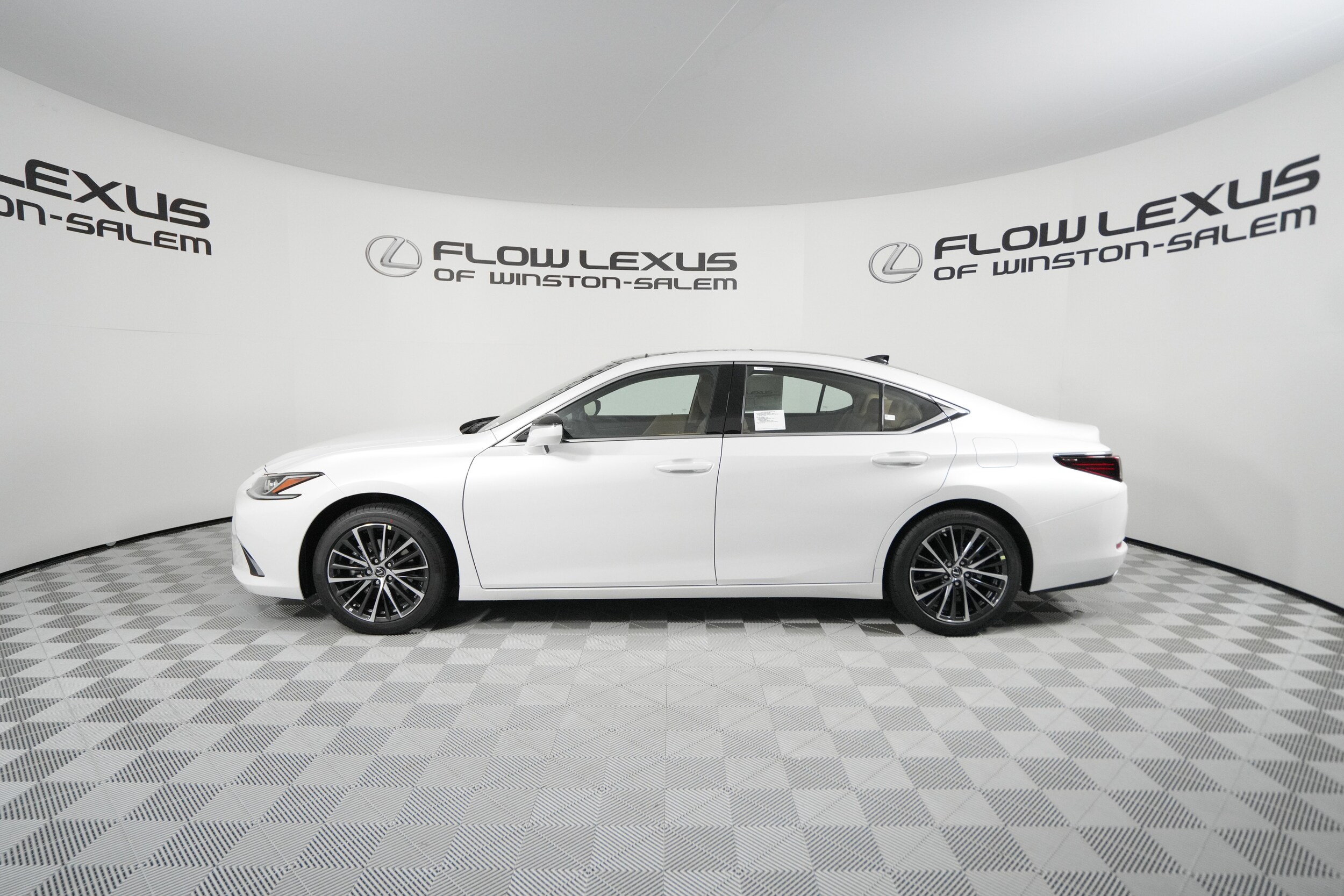 2025 Lexus ES 350 Premium photo 2