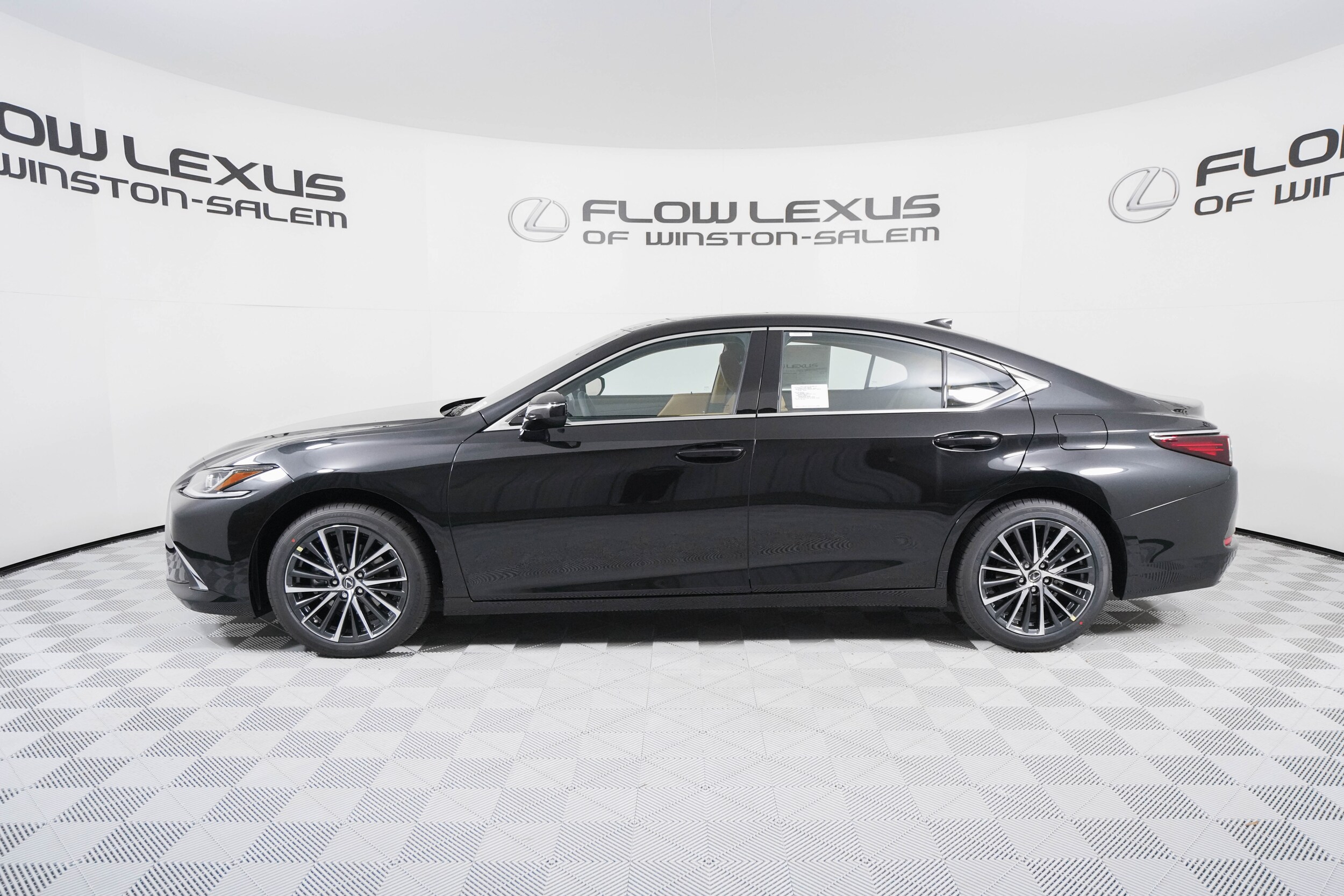 2025 Lexus ES 350 photo 4