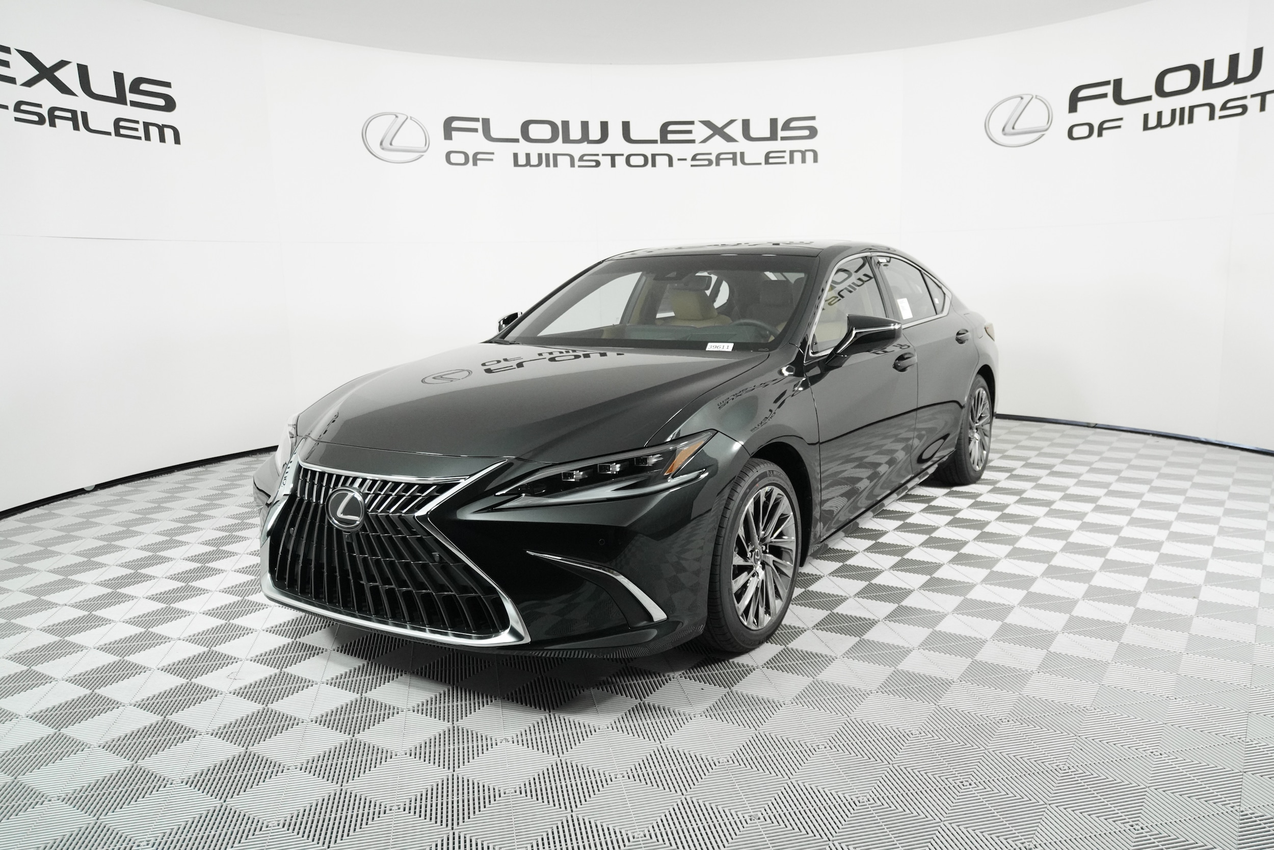 2025 Lexus ES 350 Ultra Luxury's photo