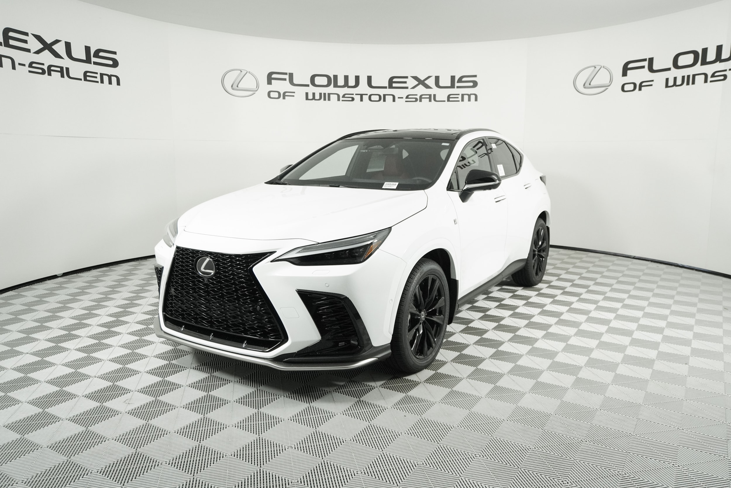 2026 Lexus NX PHEV 450h+'s photo