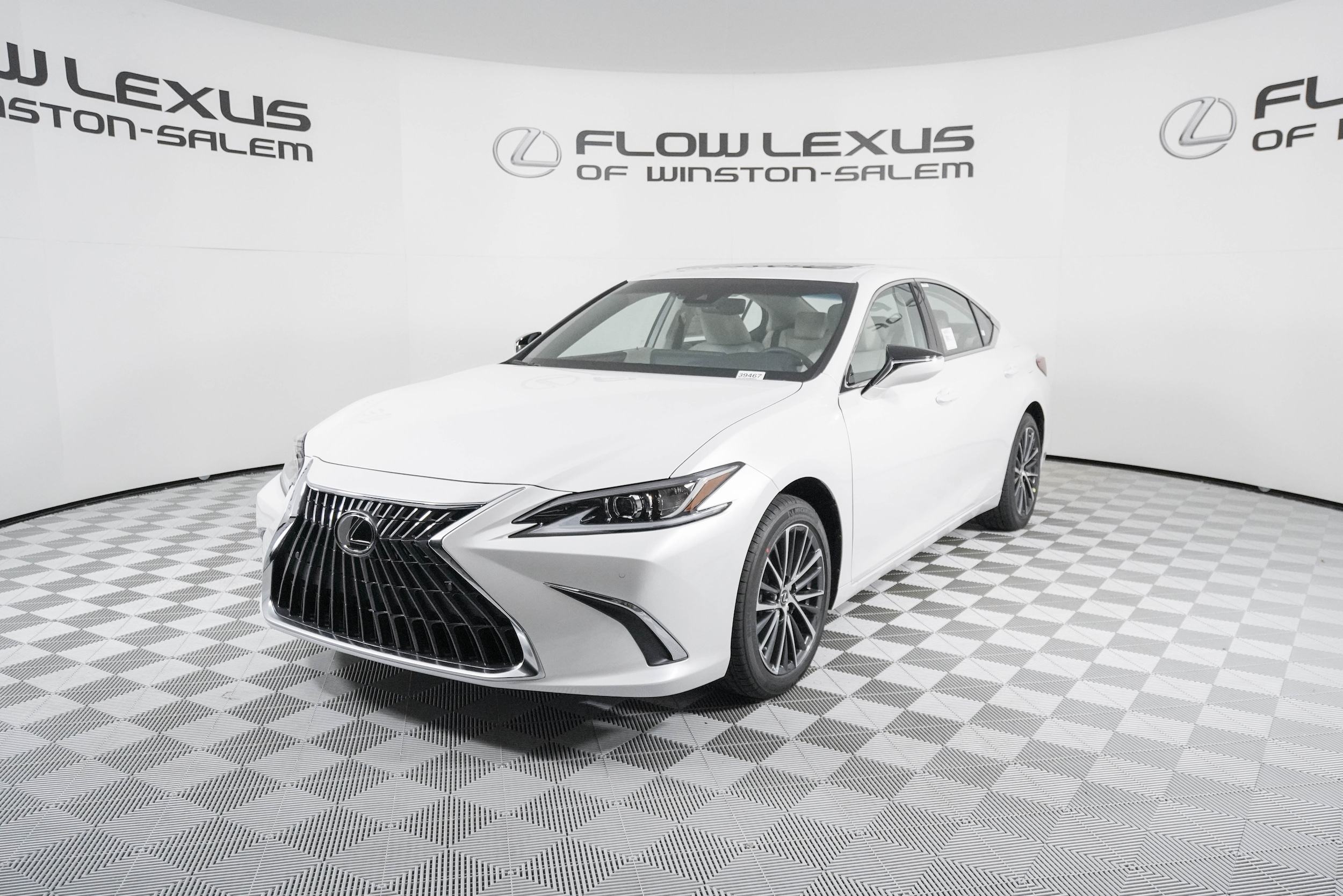 2025 Lexus ES 350's photo