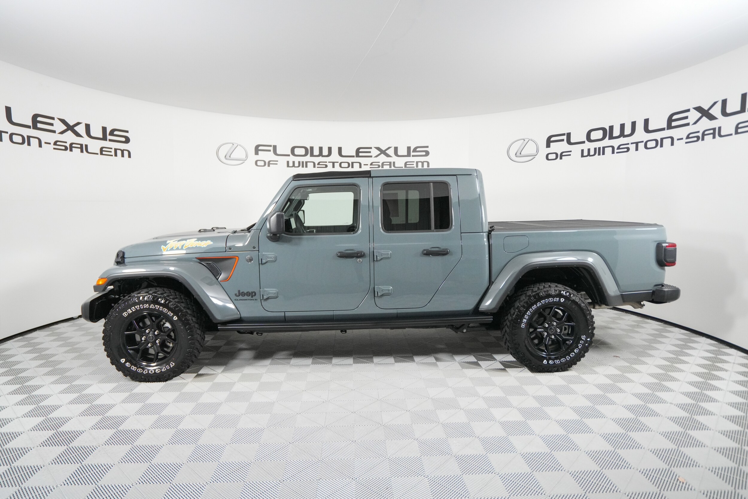 2024 Jeep Gladiator Sport photo 3