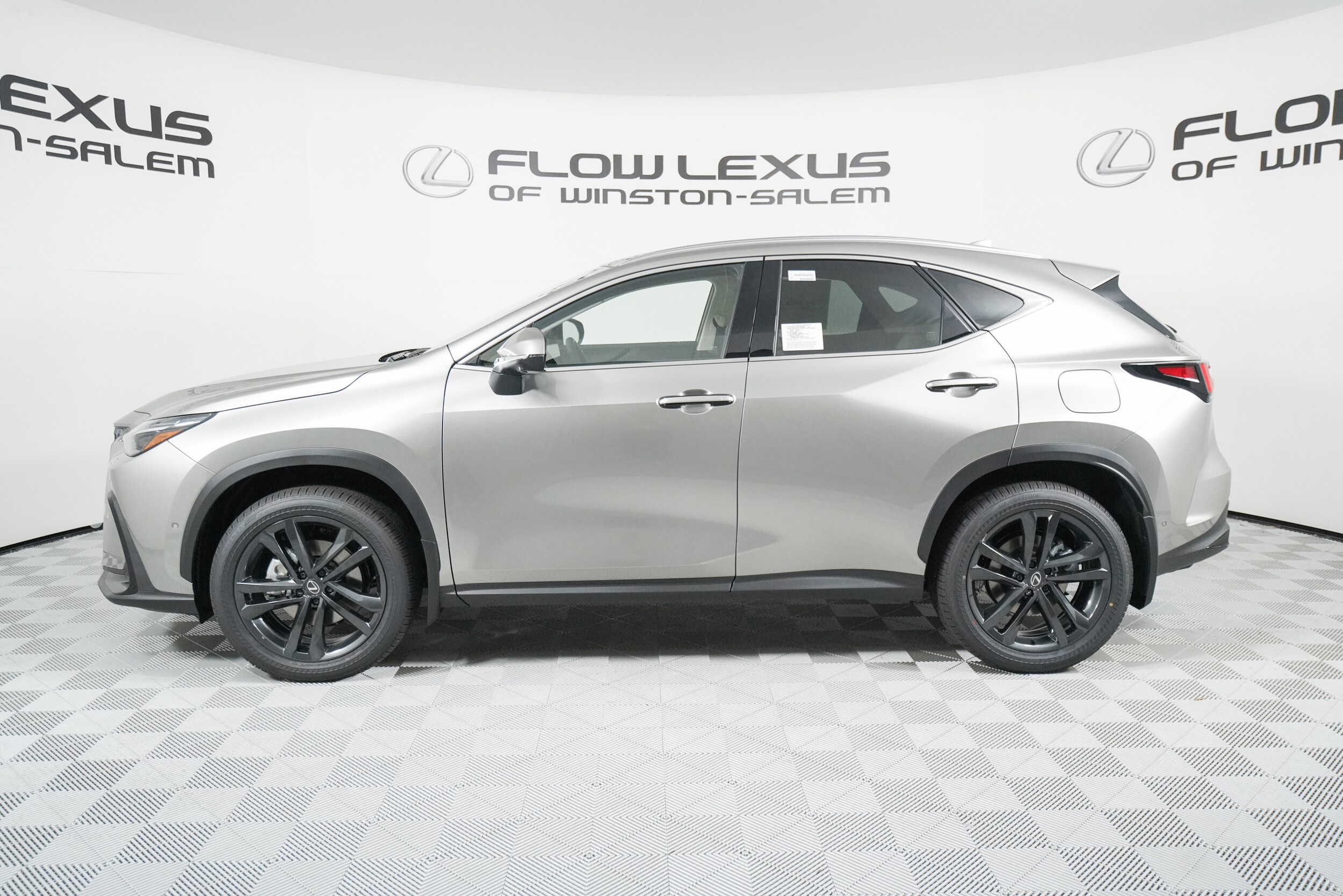 2026 Lexus NX 450h+ Luxury photo 2