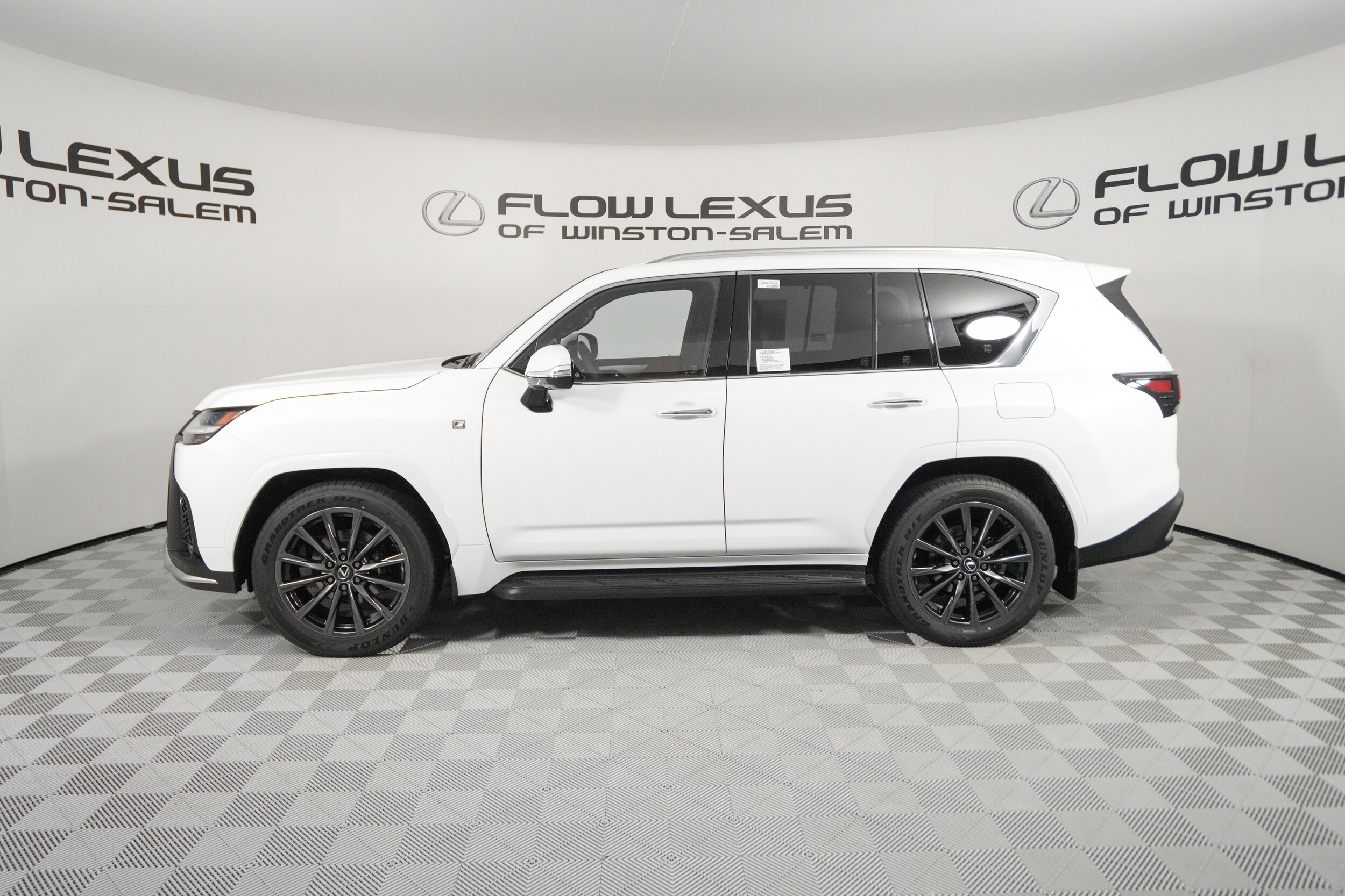 2025 Lexus LX 600 F SPORT Handling photo 2