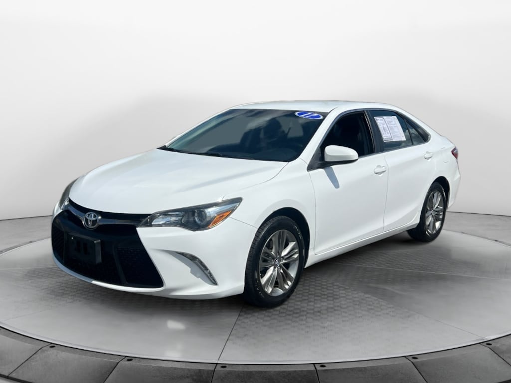Used 2017 Toyota Camry SE Sedan
