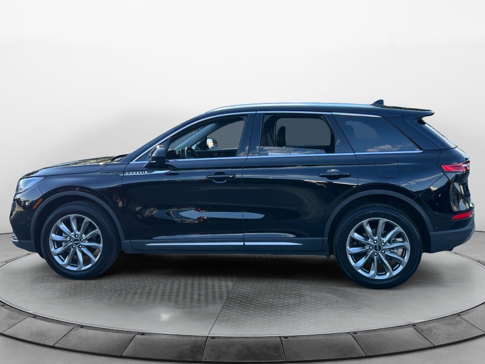 2022 Lincoln Corsair Standard photo 4