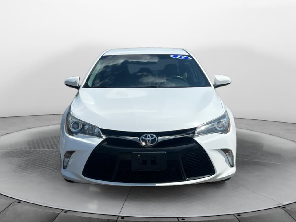Used 2017 Toyota Camry SE Sedan