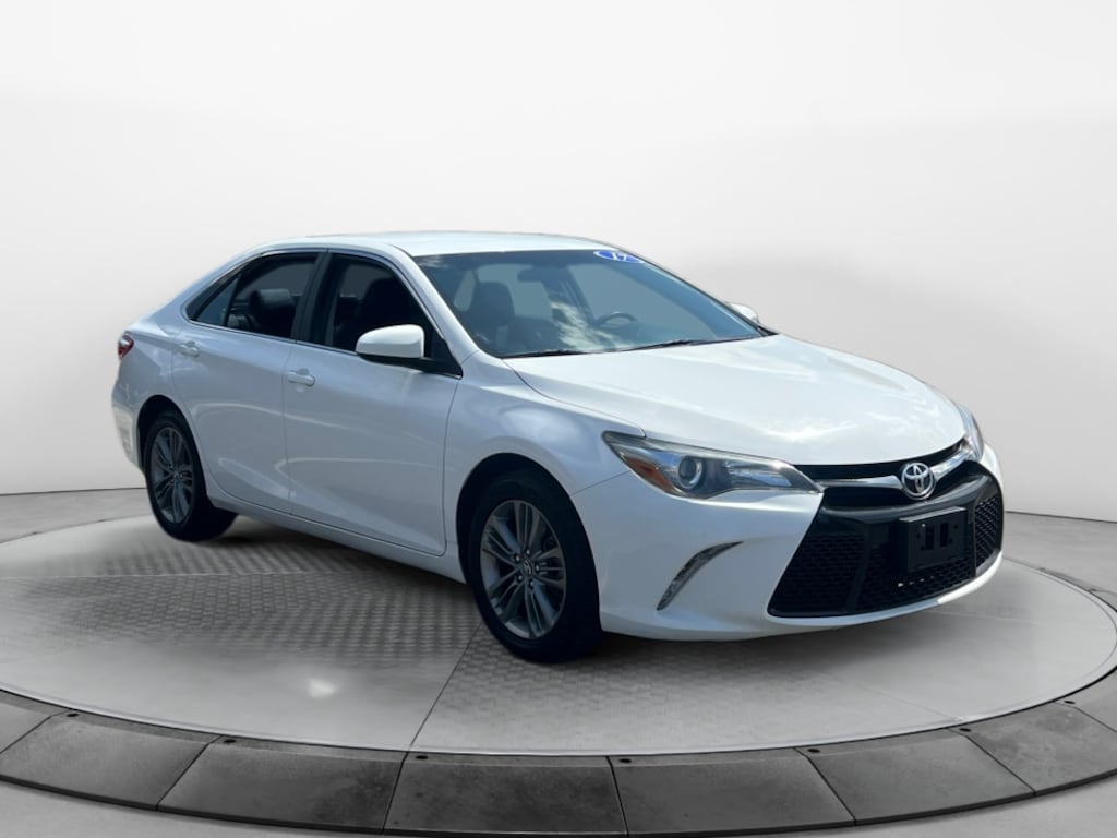 Used 2017 Toyota Camry SE Sedan