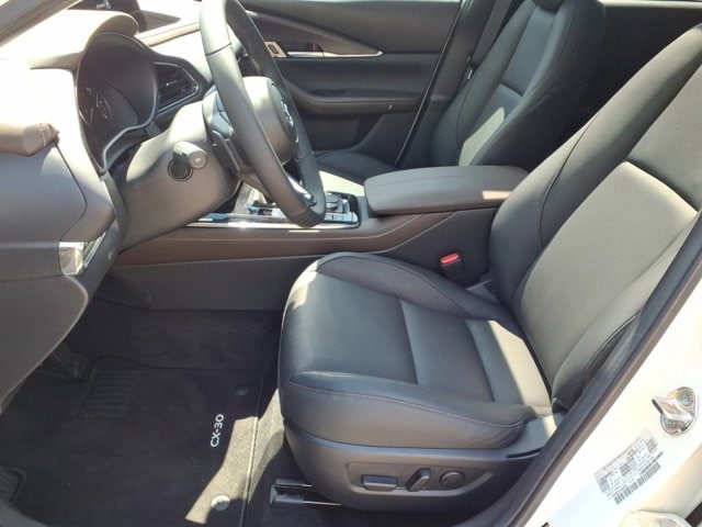 2025 Mazda CX-30 Premium - Photo 11
