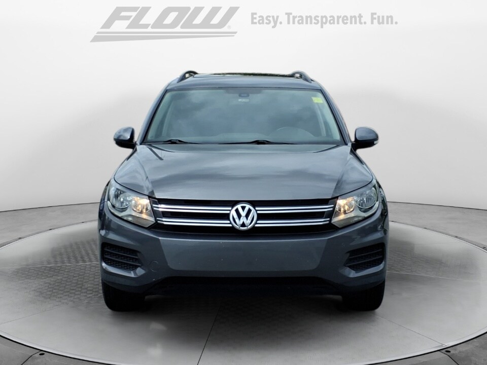 2016 Volkswagen Tiguan S photo 2