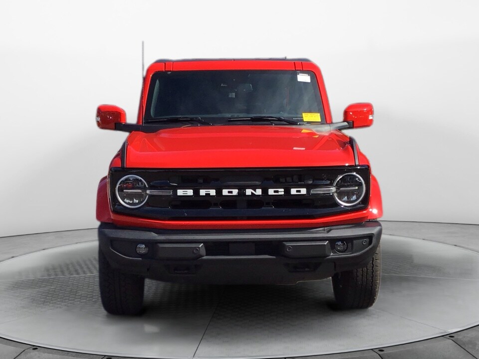 2023 Ford Bronco Outer Banks photo 2