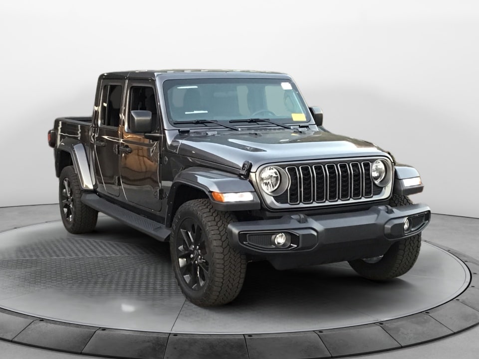 2025 Jeep Gladiator Nighthawk's photo