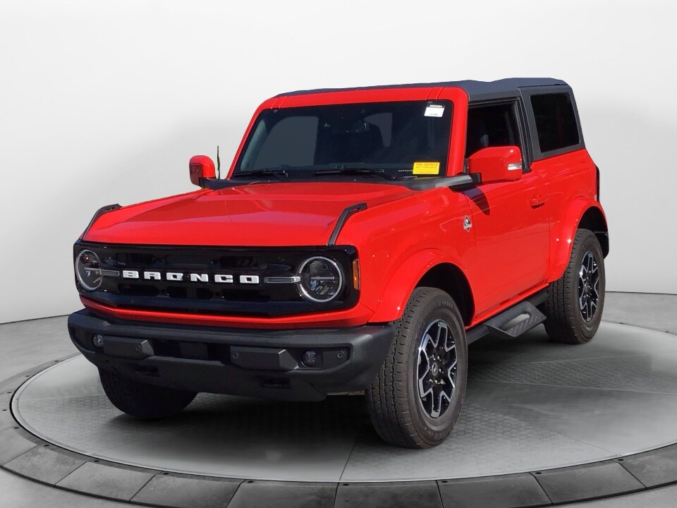 2023 Ford Bronco Outer Banks photo 3