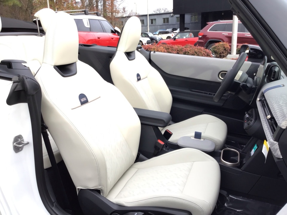 2026 MINI Convertible S - Photo 28