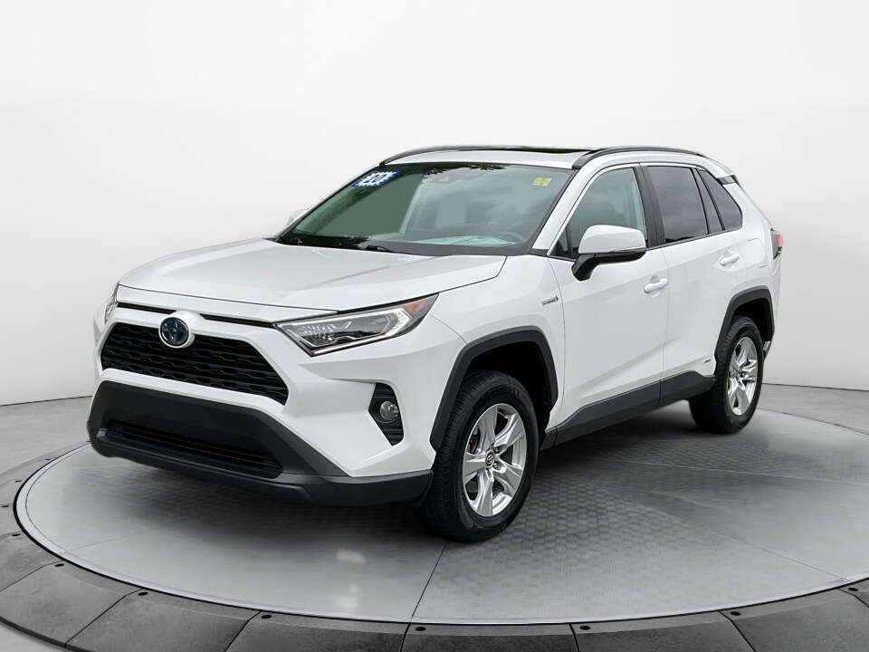 2020 Toyota RAV4 Hybrid XLE photo 3
