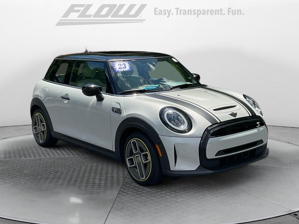 2023 MINI Hardtop Cooper SE's photo