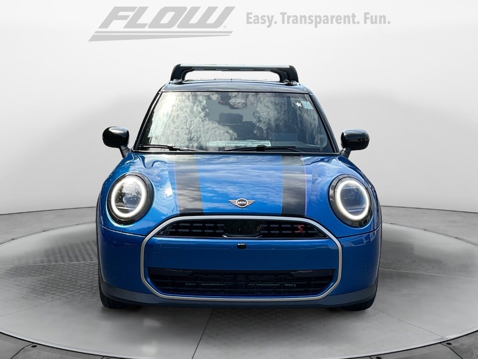 2025 Mini Cooper 4 Door Hardtop Iconic photo 2
